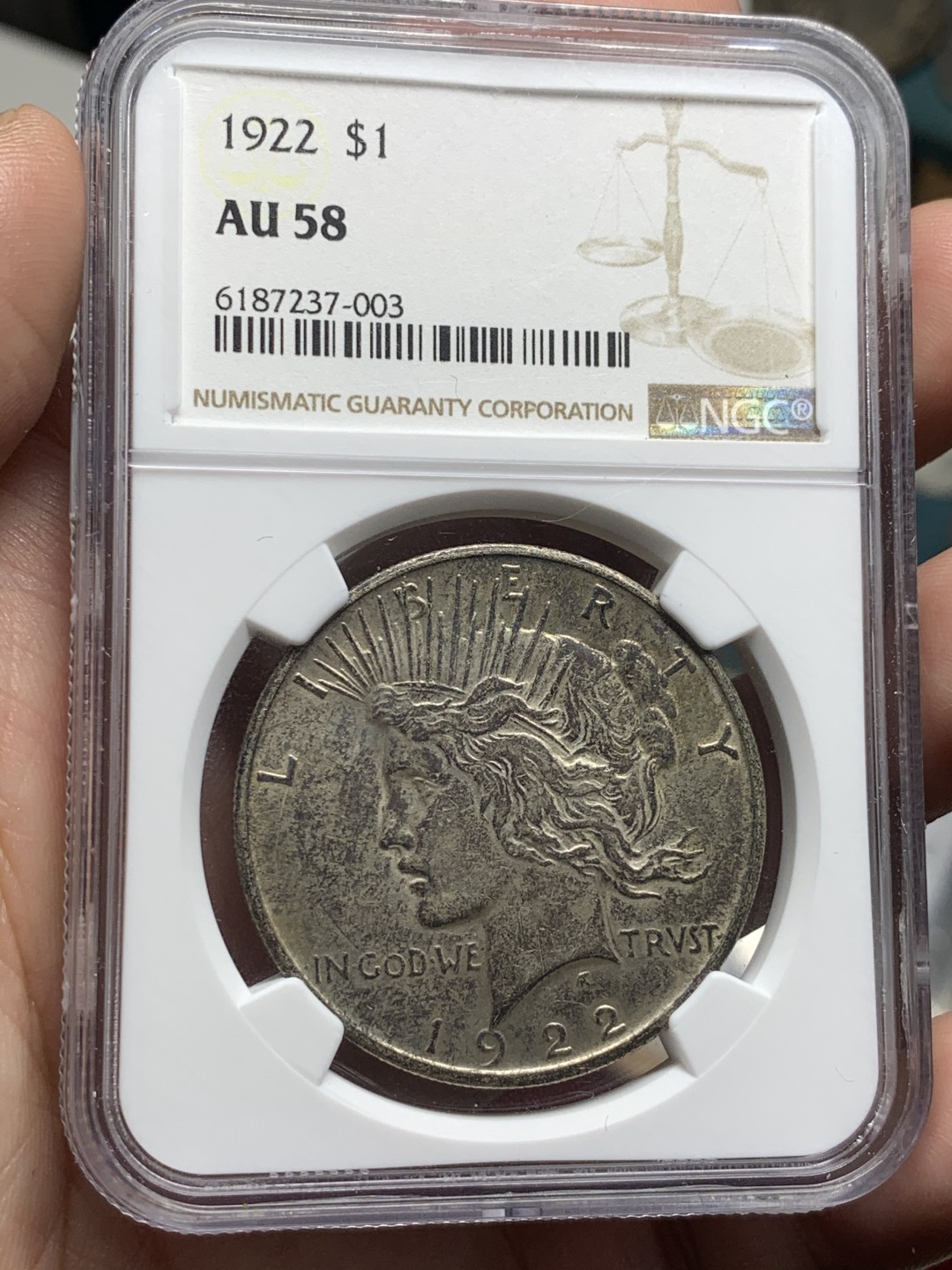 《竞宝斋》第59场-本周日，周一2场连拍（全场不限金额包邮） NGC AU58 美国 1922年 和平银币 底板红光 黑包浆 背发财金 背ONE上方七彩成为该和平点睛之笔