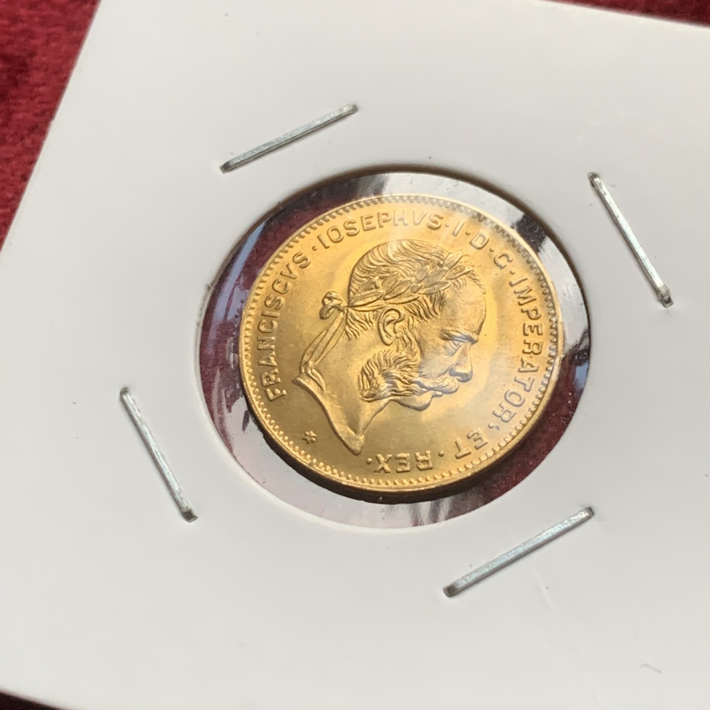 《竞宝斋》第59场-本周日，周一2场连拍（全场不限金额包邮） 裸币 1892年奥匈帝国4福林10法郎金币 少见的双币种面额 奥匈帝国金币名誉品 又名贸易金 3.23克 900金 MS65起步好品 该枚金币首年为1870年 1892年即为该金币后铸年份同时也为奥匈帝国贸易金的关门年份 老后铸