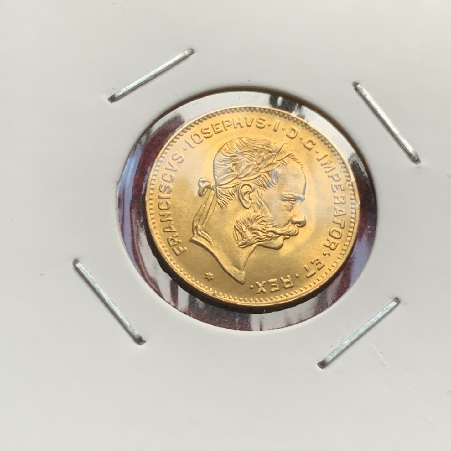 《竞宝斋》第59场-本周日，周一2场连拍（全场不限金额包邮） 裸币 1892年奥匈帝国4福林10法郎金币 少见的双币种面额 奥匈帝国金币名誉品 又名贸易金 3.23克 900金 MS65起步好品 该枚金币首年为1870年 1892年即为该金币后铸年份同时也为奥匈帝国贸易金的关门年份 老后铸