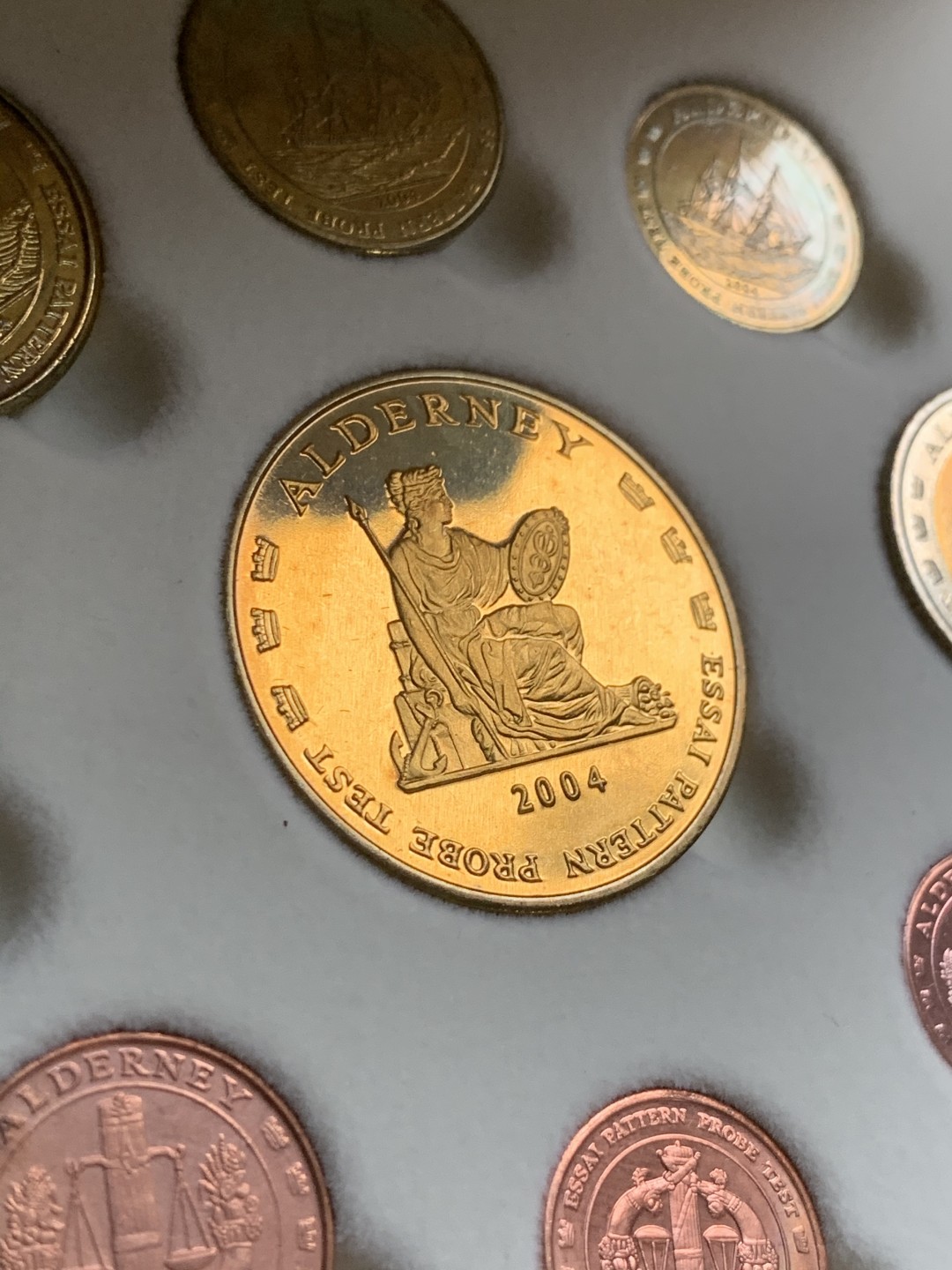 《竞宝斋》第59场-本周日，周一2场连拍（全场不限金额包邮） 奥尔德尼岛2004年欧元试铸样币