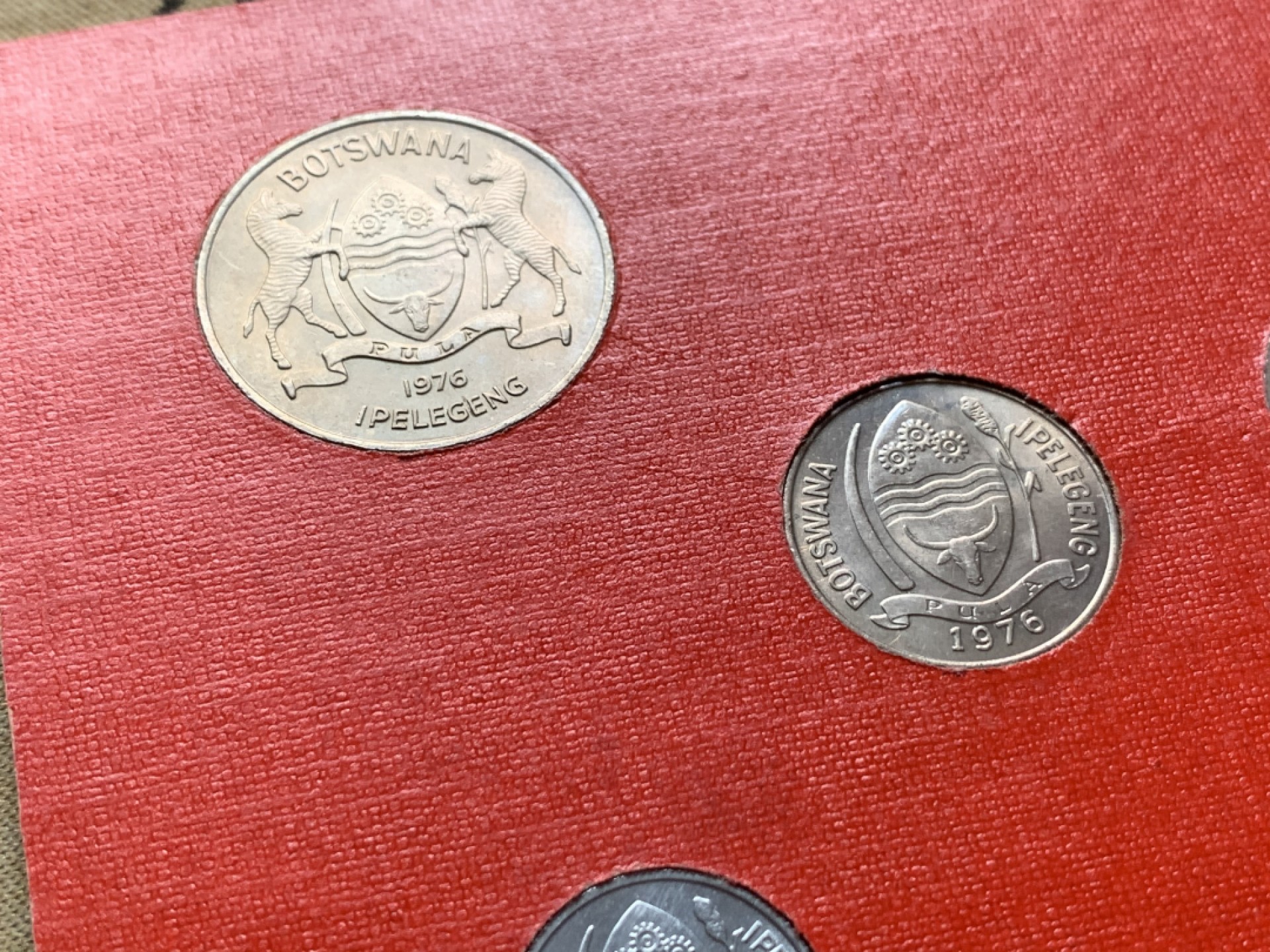 《竞宝斋》第59场-本周日，周一2场连拍（全场不限金额包邮） 博茨瓦纳1976年清年份套币全套UNC 1瑟比-1普拉共6枚