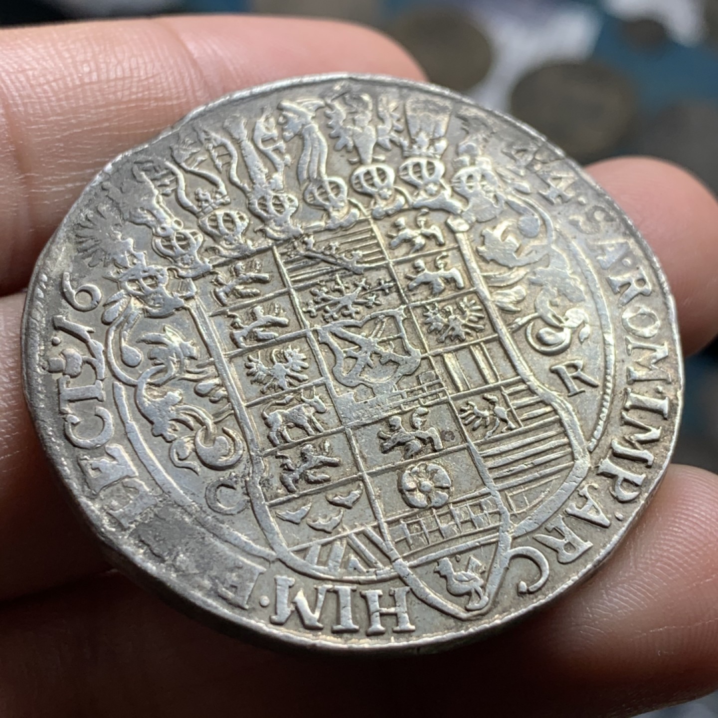 《竞宝斋》第59场-本周日，周一2场连拍（全场不限金额包邮） 德国萨克森韦廷王朝 1644年 约翰乔治一世持剑 大泰勒 好品银币 29.1克 打制币，那时还没有发明边齿。光边，^_^