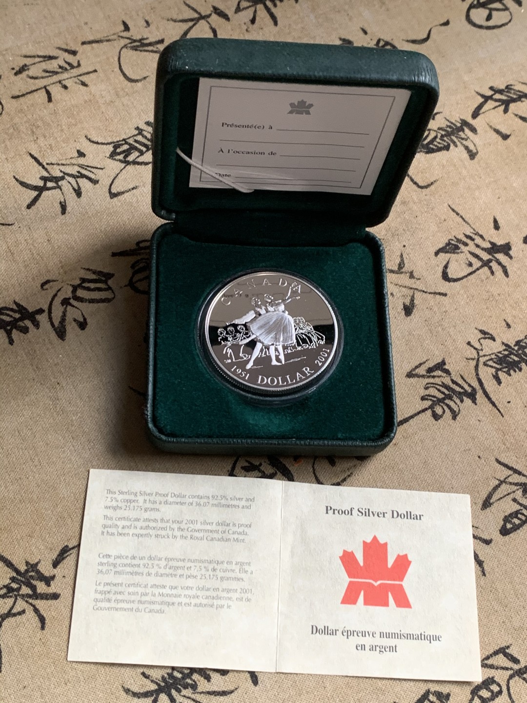 《竞宝斋》第59场-本周日，周一2场连拍（全场不限金额包邮） 原盒证书加拿大2001年 国家芭蕾舞五十周年纪念1元精制大银币