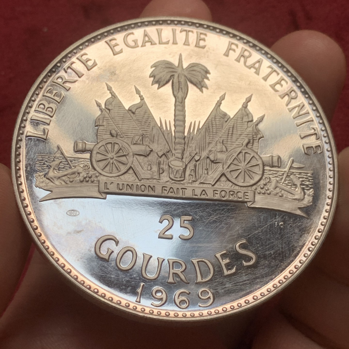 《竞宝斋》第59场-本周日，周一2场连拍（全场不限金额包邮） PROOF海地1969年25盾纪念银币 117g 发行量1115枚 有轻微丝状痕迹