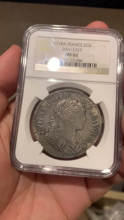 《竞宝斋》第59场-本周日，周一2场连拍（全场不限金额包邮） NGC-MS62 1718年法国路易十五埃居 少见幼儿头像，铁灰色包浆，深打，减重痕较少