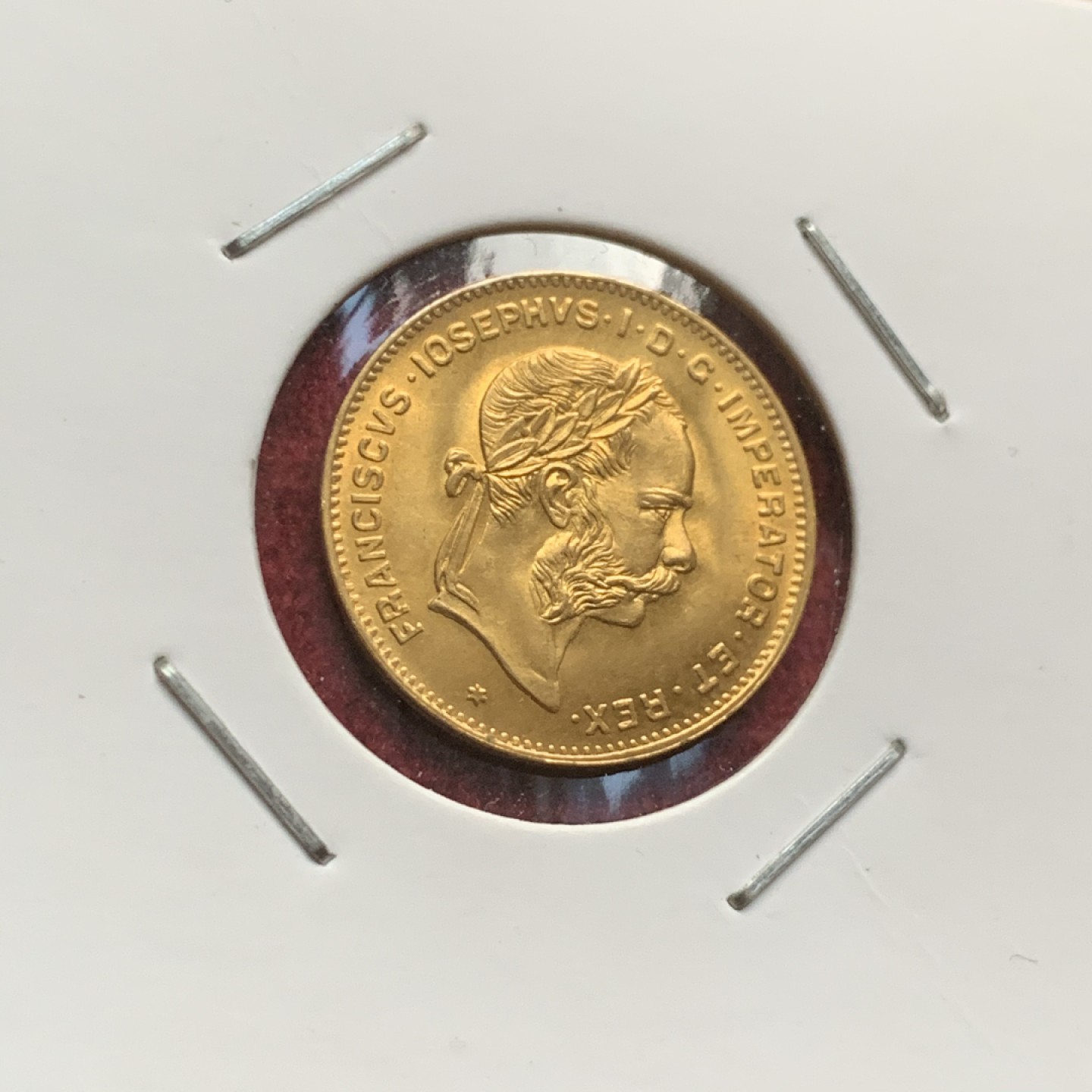 《竞宝斋》第59场-本周日，周一2场连拍（全场不限金额包邮） 裸币 1892年奥匈帝国4福林10法郎金币 少见的双币种面额 奥匈帝国金币名誉品 又名贸易金 3.23克 900金 MS65起步好品 该枚金币首年为1870年 1892年即为该金币后铸年份同时也为奥匈帝国贸易金的关门年份 老后铸