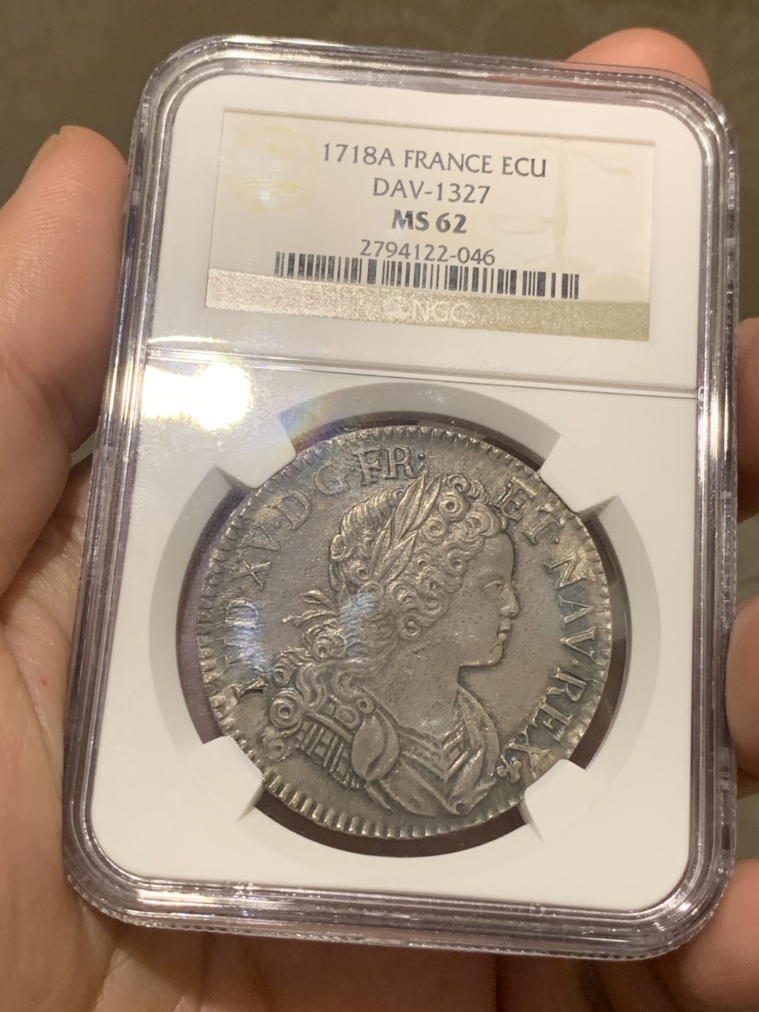 《竞宝斋》第59场-本周日，周一2场连拍（全场不限金额包邮） NGC-MS62 1718年法国路易十五埃居 少见幼儿头像，铁灰色包浆，深打，减重痕较少