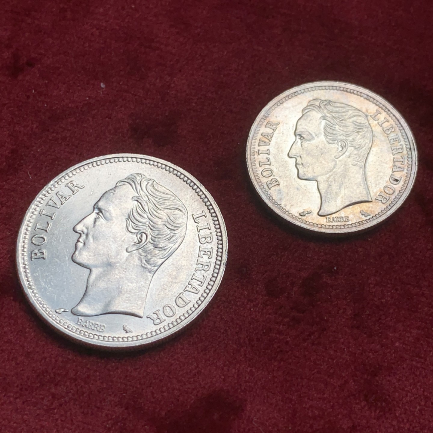 《竞宝斋》第59场-本周日，周一2场连拍（全场不限金额包邮） 委内瑞拉1965年1和2波利瓦一对 原光好品银币