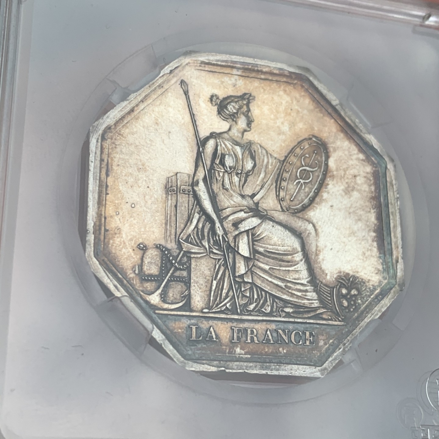 《竞宝斋》第59场-本周日，周一2场连拍（全场不限金额包邮） 1837年法国巴黎消防保险公司八角银制代币  重量：19.1g  边铭：蜜蜂银标 