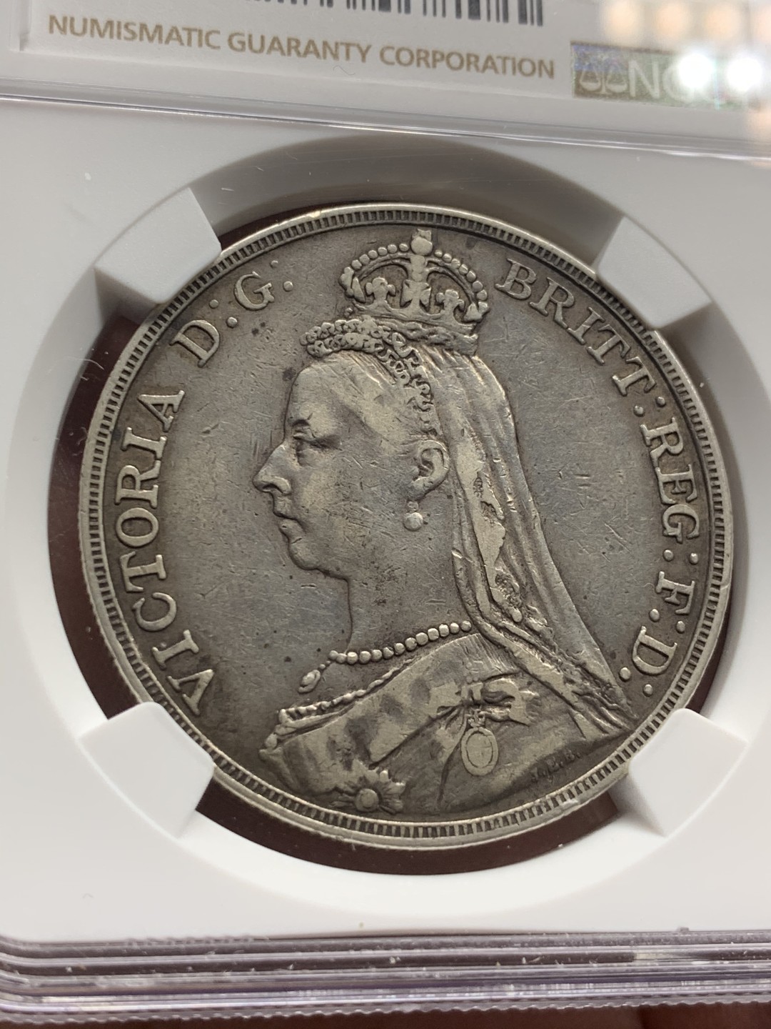 《竞宝斋》第59场-本周日，周一2场连拍（全场不限金额包邮） NGC VF35 英国 1892年 维多利亚女王 高冠 马剑 1克朗 大银币 原味好状态