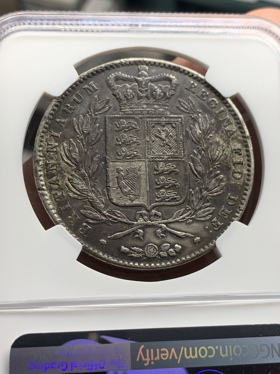 《竞宝斋》第59场-本周日，周一2场连拍（全场不限金额包邮） NGC XF 英国 1845年 年轻维多利亚 克朗 大银币 滞涨品种 双面深包浆 发髻清晰 磨损小