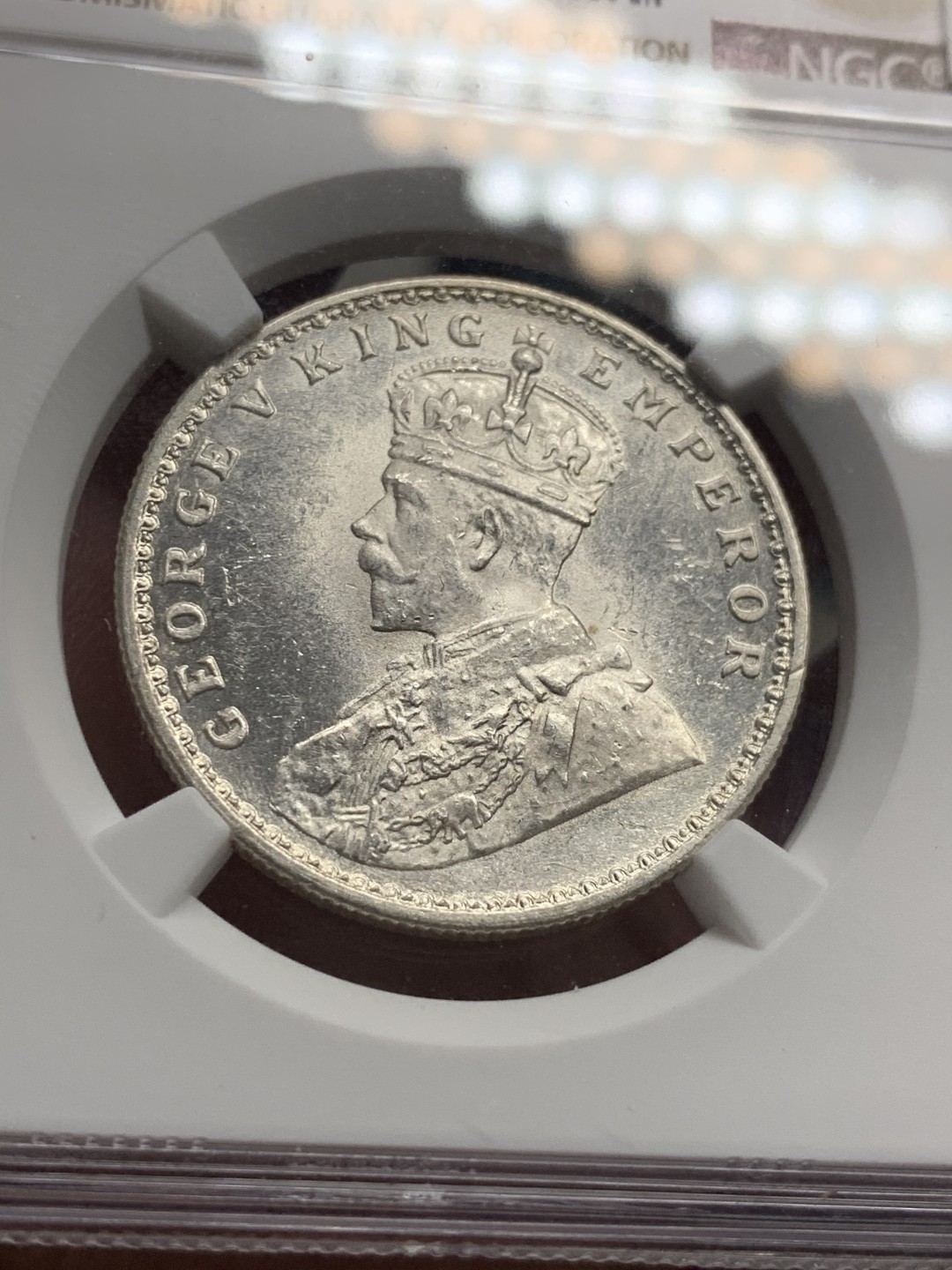 《竞宝斋》第59场-本周日，周一2场连拍（全场不限金额包邮） NGC MS64 英属印度 乔治五世1920年C版 1卢比银币 高分 币面白净 卢比到64不易 SBP-MS64去年成交价192美元 最近热涨品种