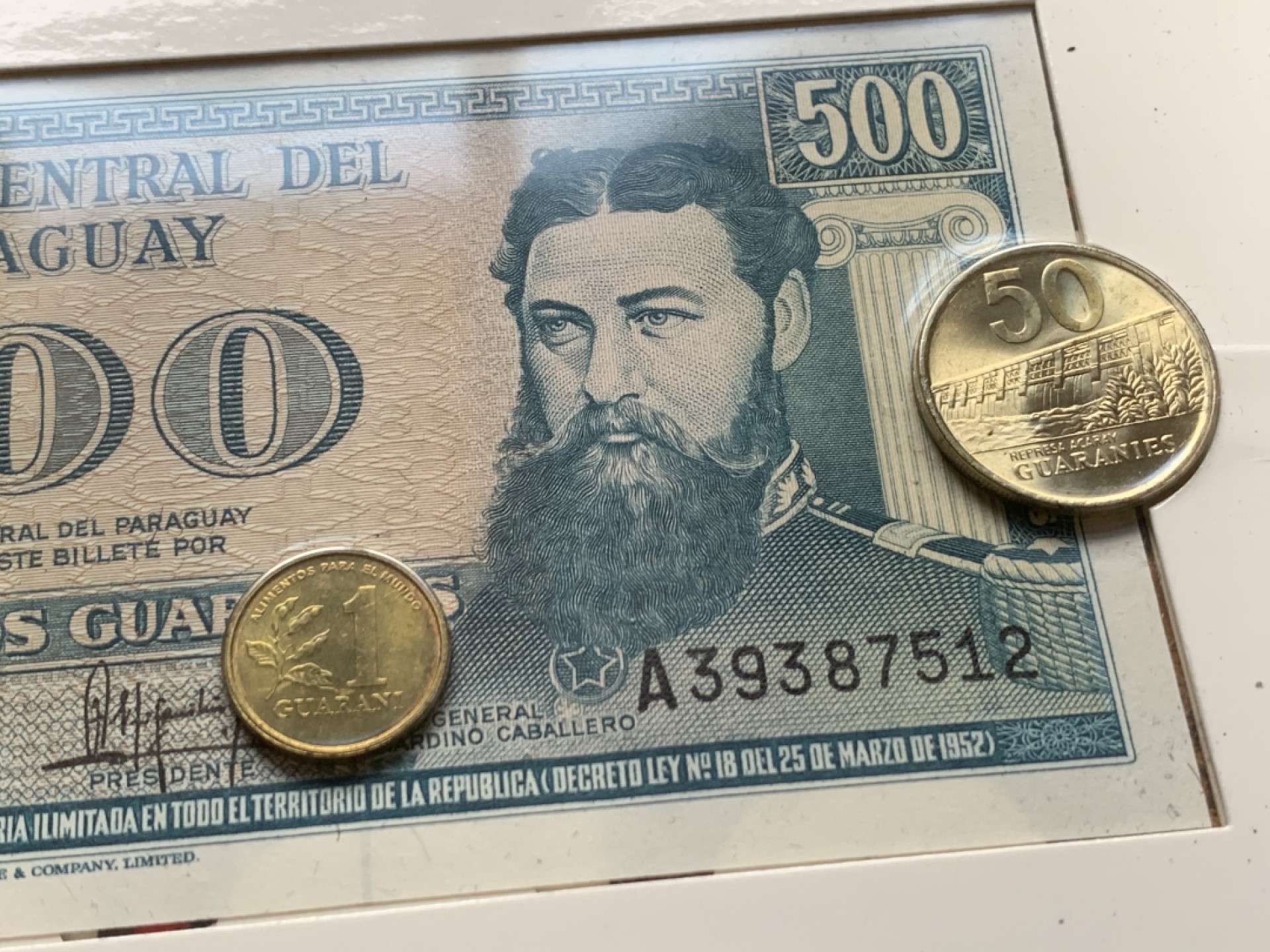 《竞宝斋》第59场-本周日，周一2场连拍（全场不限金额包邮） 卡装巴拉圭硬币一组5枚，纸币500瓦拉尼一张 全品