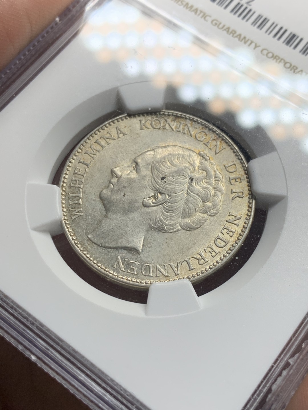 《竞宝斋》第59场-本周日，周一2场连拍（全场不限金额包邮） NGC MS63 季军分  难得细节威廉明娜 女王 荷兰 1931年 1G 银币 细节好，包浆彩