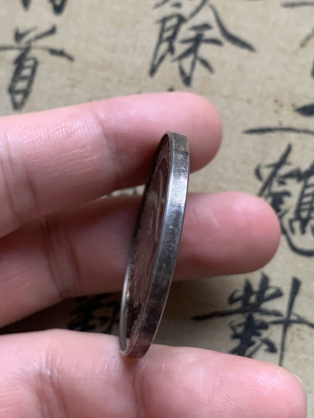 《竞宝斋》第59场-本周日，周一2场连拍（全场不限金额包邮） 原盒银章 英国 1972年 温莎公爵爱德华八世原盒纪念银章 强烈PL效果 双面好彩 非常精美好看 直径38mm 克朗型 重27.4g