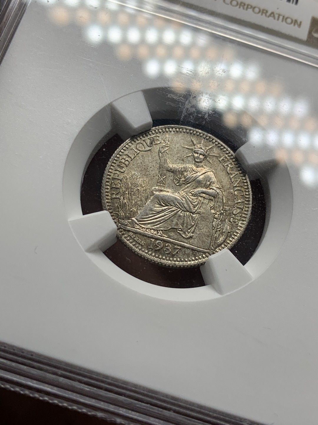 《竞宝斋》第59场-本周日，周一2场连拍（全场不限金额包邮） NGC MS 64  法属印度支那1937年10分银币 细节突出