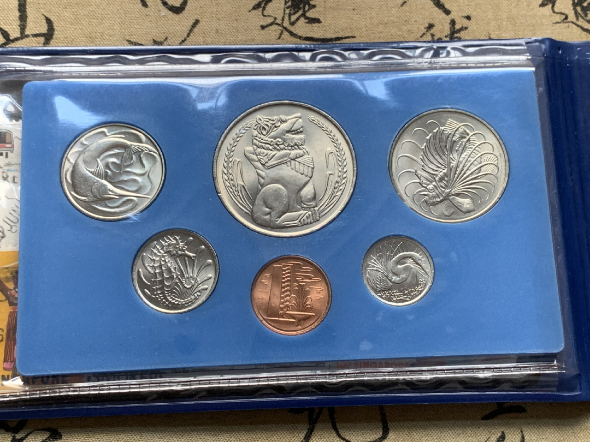 《竞宝斋》第59场-本周日，周一2场连拍（全场不限金额包邮） 册装新加坡、马来西亚（1982-1984）（1981-1983）带邮票套币