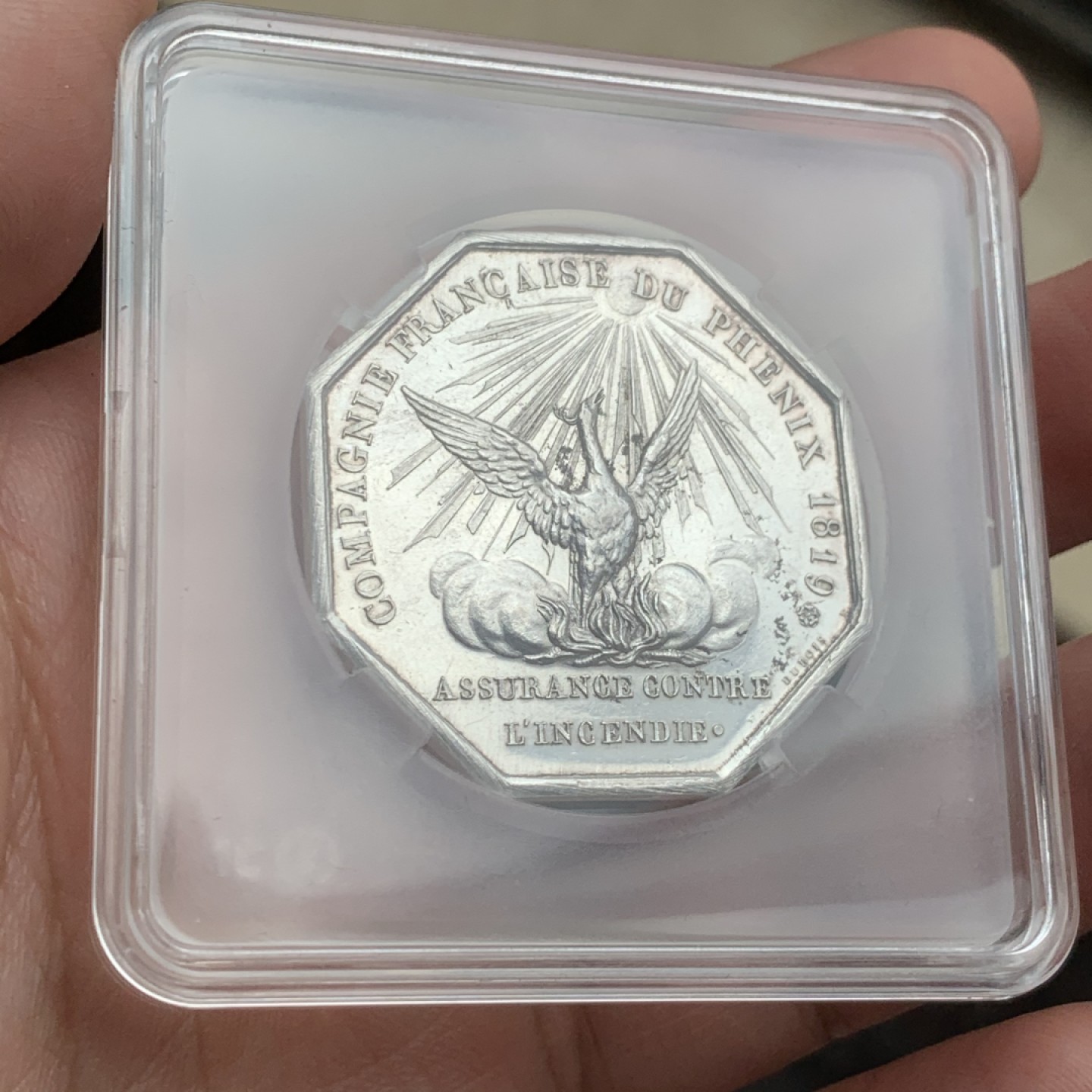 《竞宝斋》第59场-本周日，周一2场连拍（全场不限金额包邮） 1819年法国巴黎火灾保险公司八角银制代币  重量：23.1g  边铭：手指银标  
