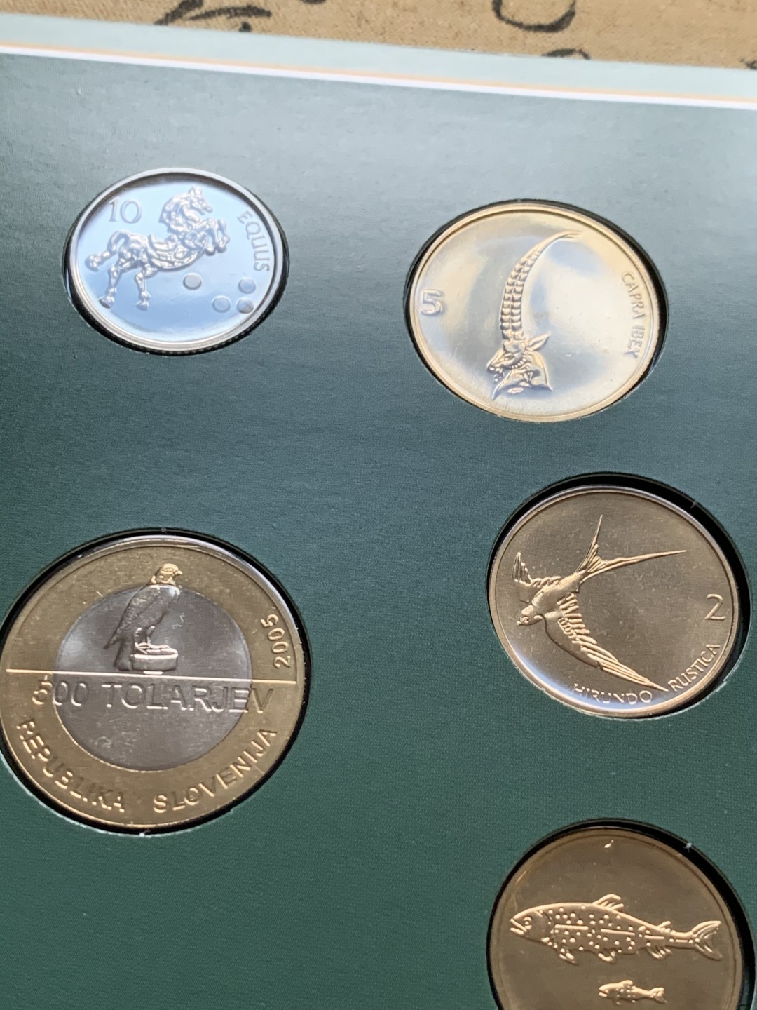 《竞宝斋》第59场-本周日，周一2场连拍（全场不限金额包邮） 斯洛文尼亚2005年套币