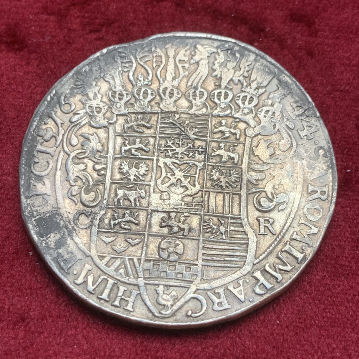 《竞宝斋》第59场-本周日，周一2场连拍（全场不限金额包邮） 德国萨克森韦廷王朝 1644年 约翰乔治一世持剑 大泰勒 好品银币 29.1克 打制币，那时还没有发明边齿。光边，^_^