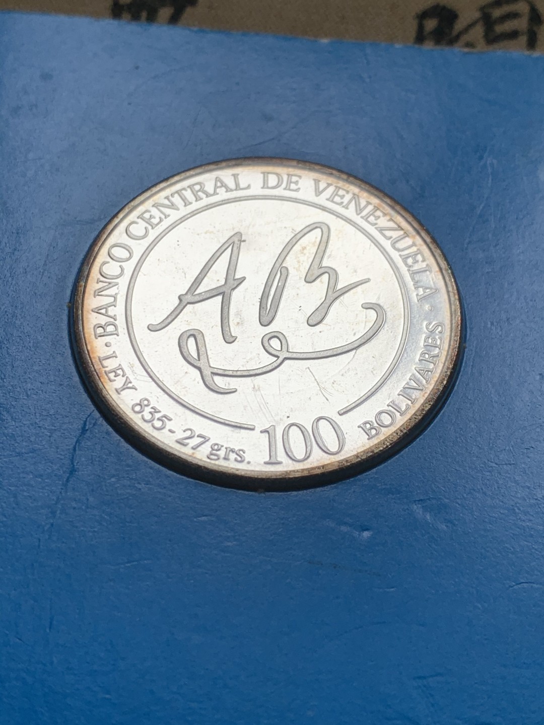《竞宝斋》第59场-本周日，周一2场连拍（全场不限金额包邮） 原厂卡装 委内瑞拉 1981年安德烈斯两百周年纪念 100玻利瓦尔 精制大银币 稀少品种
