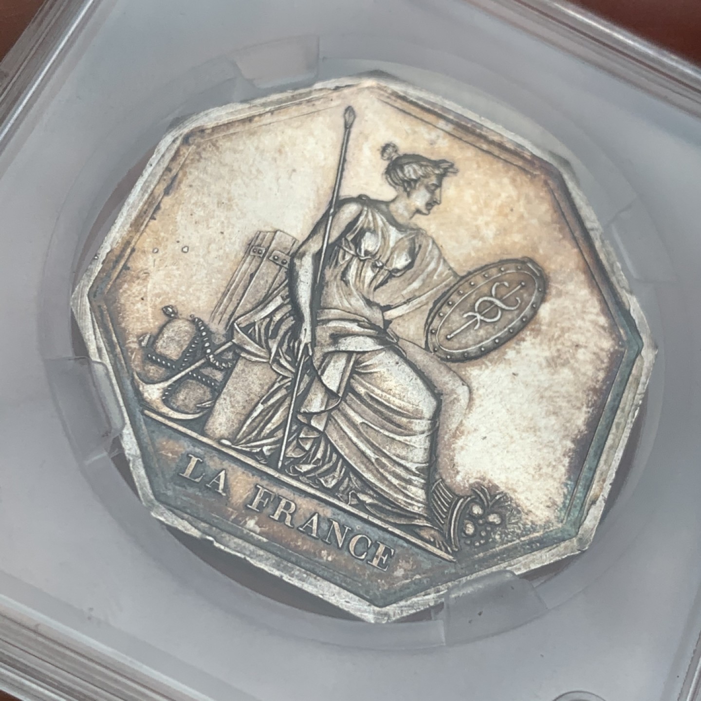 《竞宝斋》第59场-本周日，周一2场连拍（全场不限金额包邮） 1837年法国巴黎消防保险公司八角银制代币  重量：19.1g  边铭：蜜蜂银标 