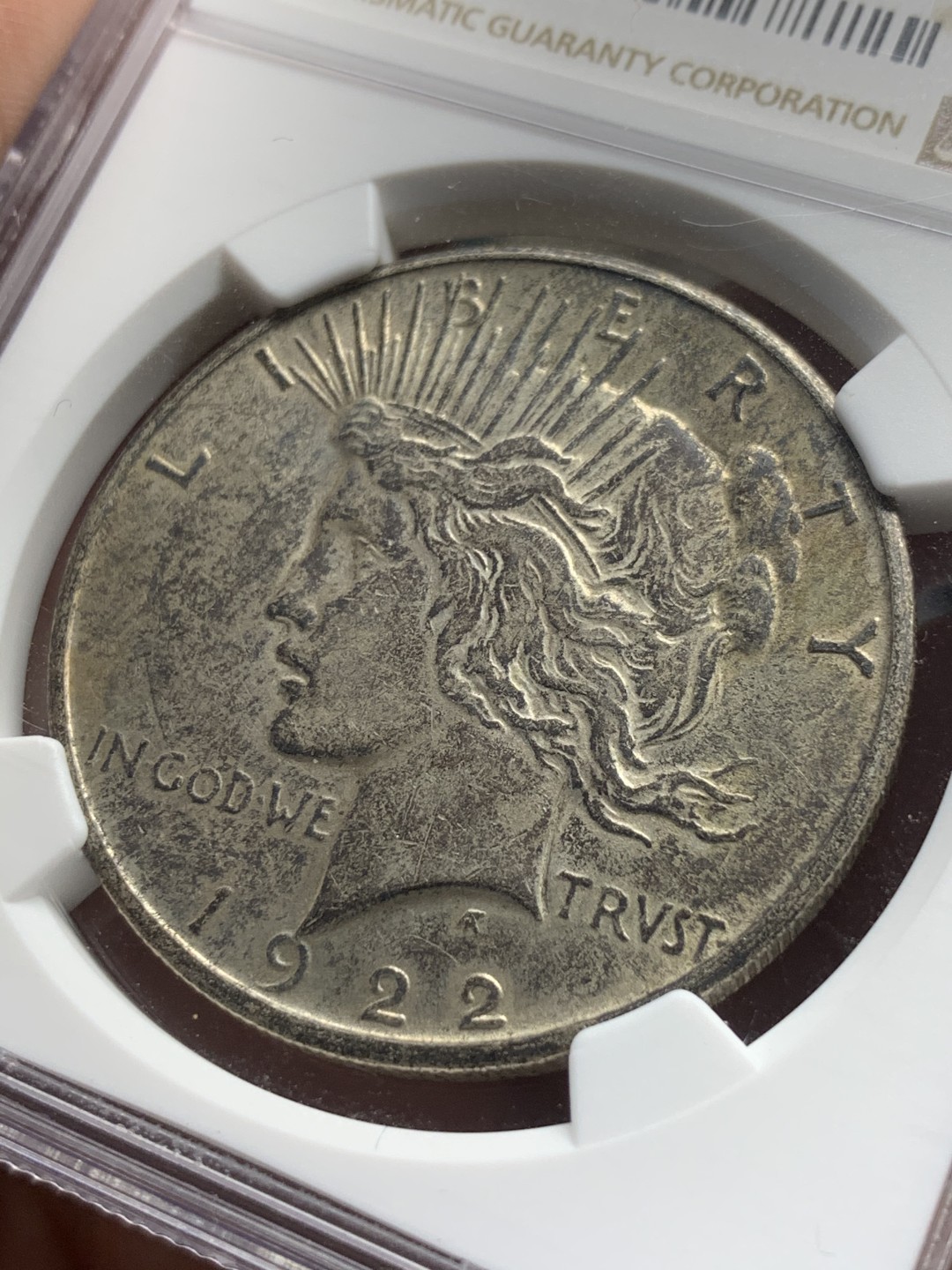 《竞宝斋》第59场-本周日，周一2场连拍（全场不限金额包邮） NGC AU58 美国 1922年 和平银币 底板红光 黑包浆 背发财金 背ONE上方七彩成为该和平点睛之笔