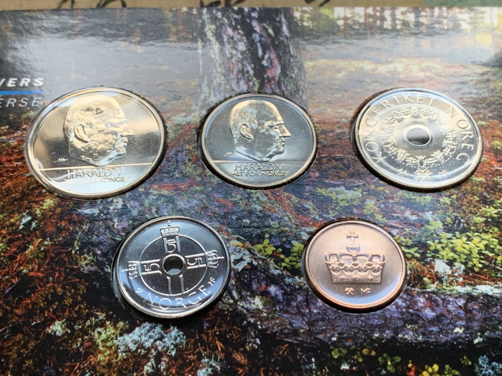 《竞宝斋》第59场-本周日，周一2场连拍（全场不限金额包邮） 卡装挪威2003年 5枚装 套币