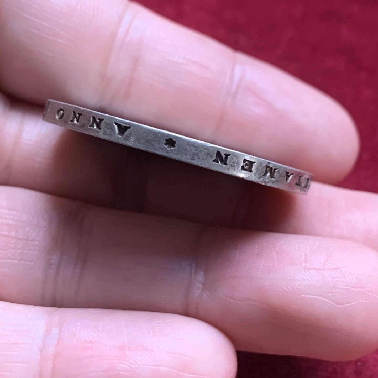 《竞宝斋》第59场-本周日，周一2场连拍（全场不限金额包邮） 英国 1935年 乔五 木马马剑 1克朗 原光好品 大热品种