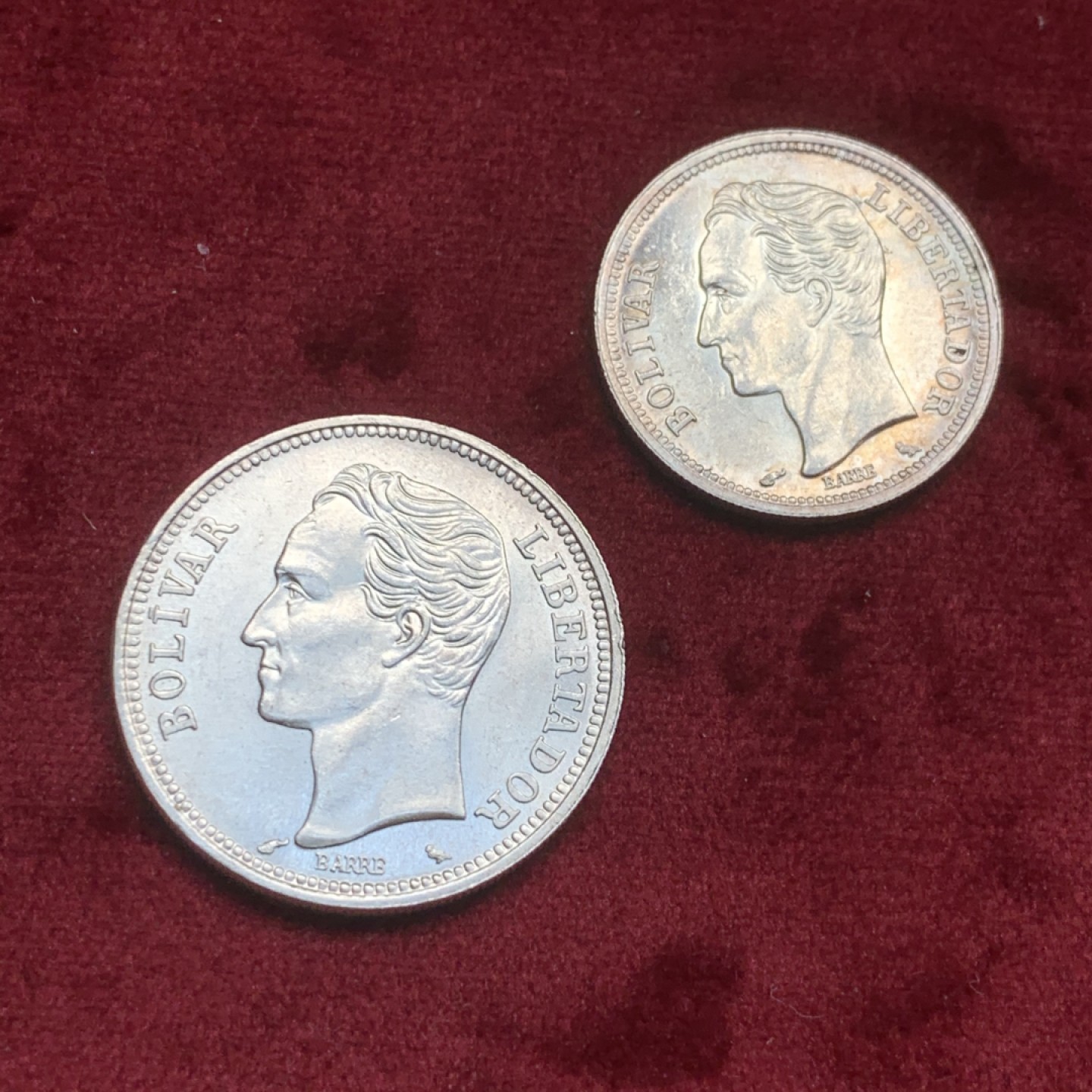 《竞宝斋》第59场-本周日，周一2场连拍（全场不限金额包邮） 委内瑞拉1965年1和2波利瓦一对 原光好品银币