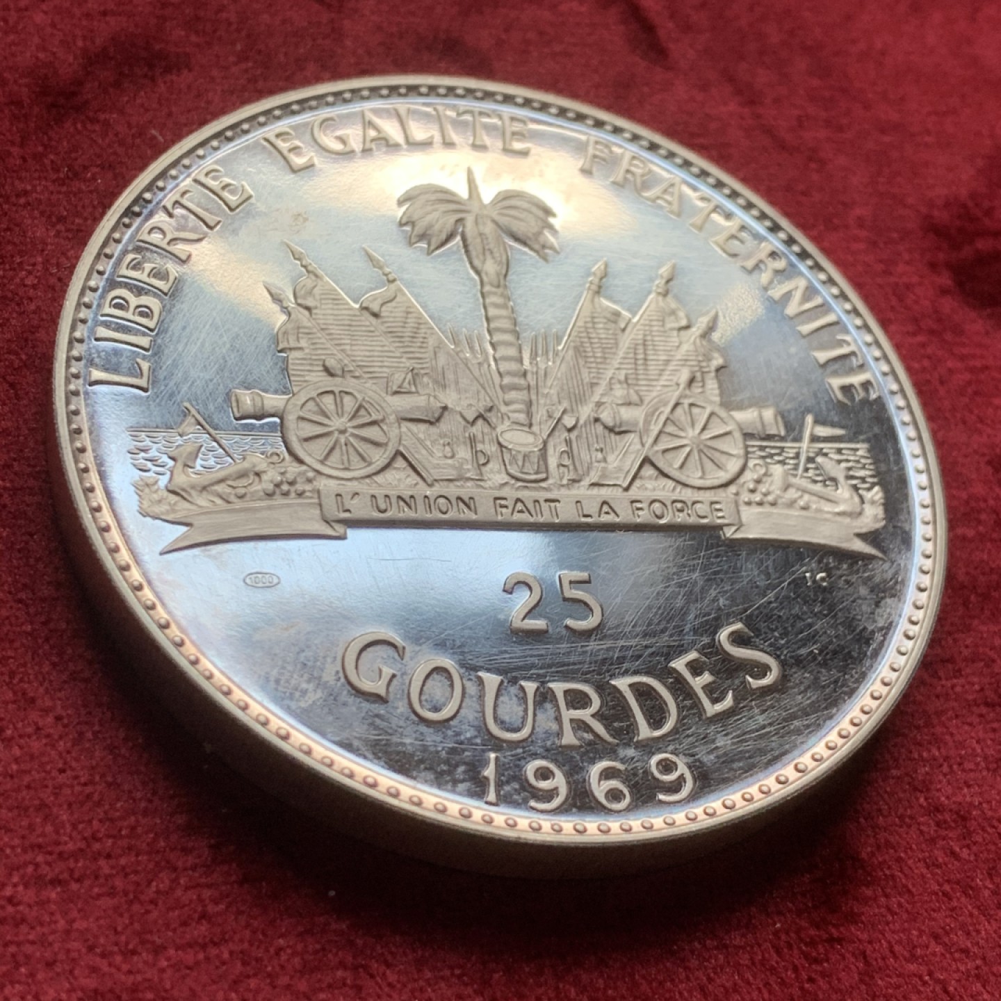 《竞宝斋》第59场-本周日，周一2场连拍（全场不限金额包邮） PROOF海地1969年25盾纪念银币 117g 发行量1115枚 有轻微丝状痕迹