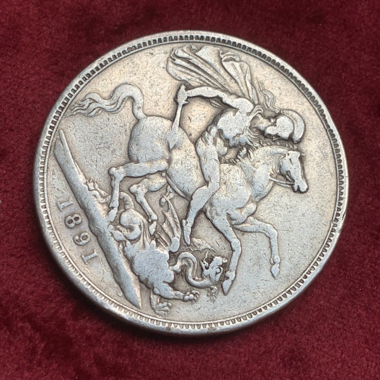 《竞宝斋》第59场-本周日，周一2场连拍（全场不限金额包邮） 英国 1891年 维多利亚女王高冠版 马剑 1克朗 大银币 原味好品