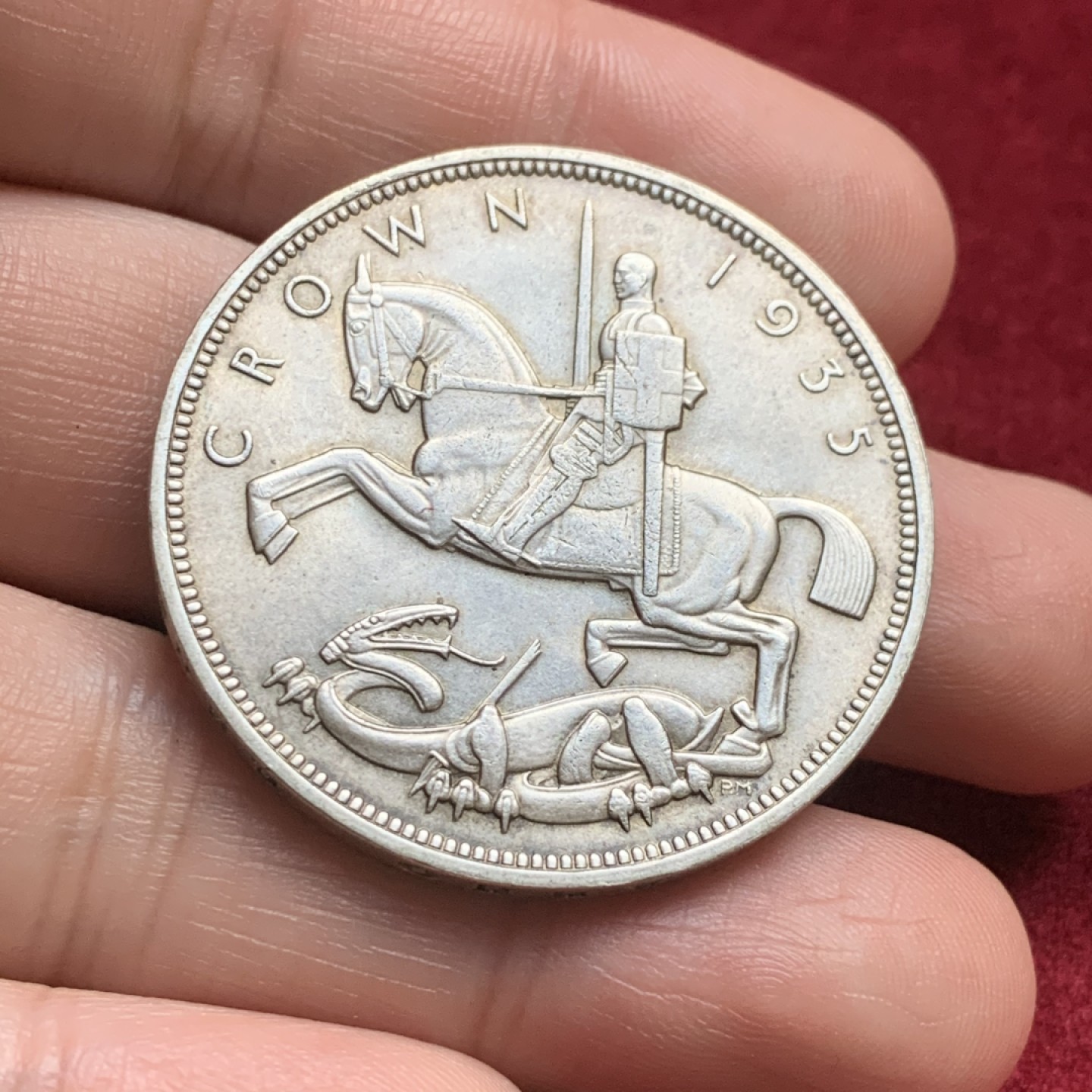 《竞宝斋》第59场-本周日，周一2场连拍（全场不限金额包邮） 英国 1935年 乔五 木马马剑 1克朗 原光好品 大热品种