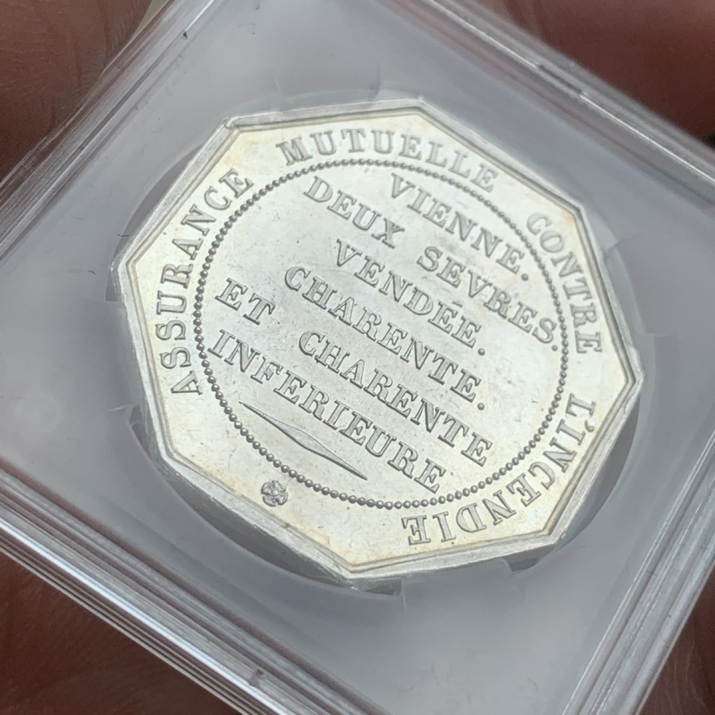 《竞宝斋》第59场-本周日，周一2场连拍（全场不限金额包邮） 1838年法国火灾保险公司八角银制代币  重量：13.1g  边铭：手指银标   unc品相