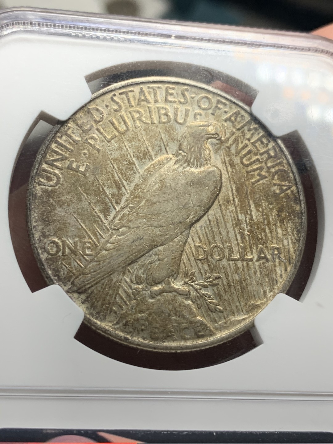 《竞宝斋》第59场-本周日，周一2场连拍（全场不限金额包邮） NGC AU58 美国 1922年 和平银币 底板红光 黑包浆 背发财金 背ONE上方七彩成为该和平点睛之笔