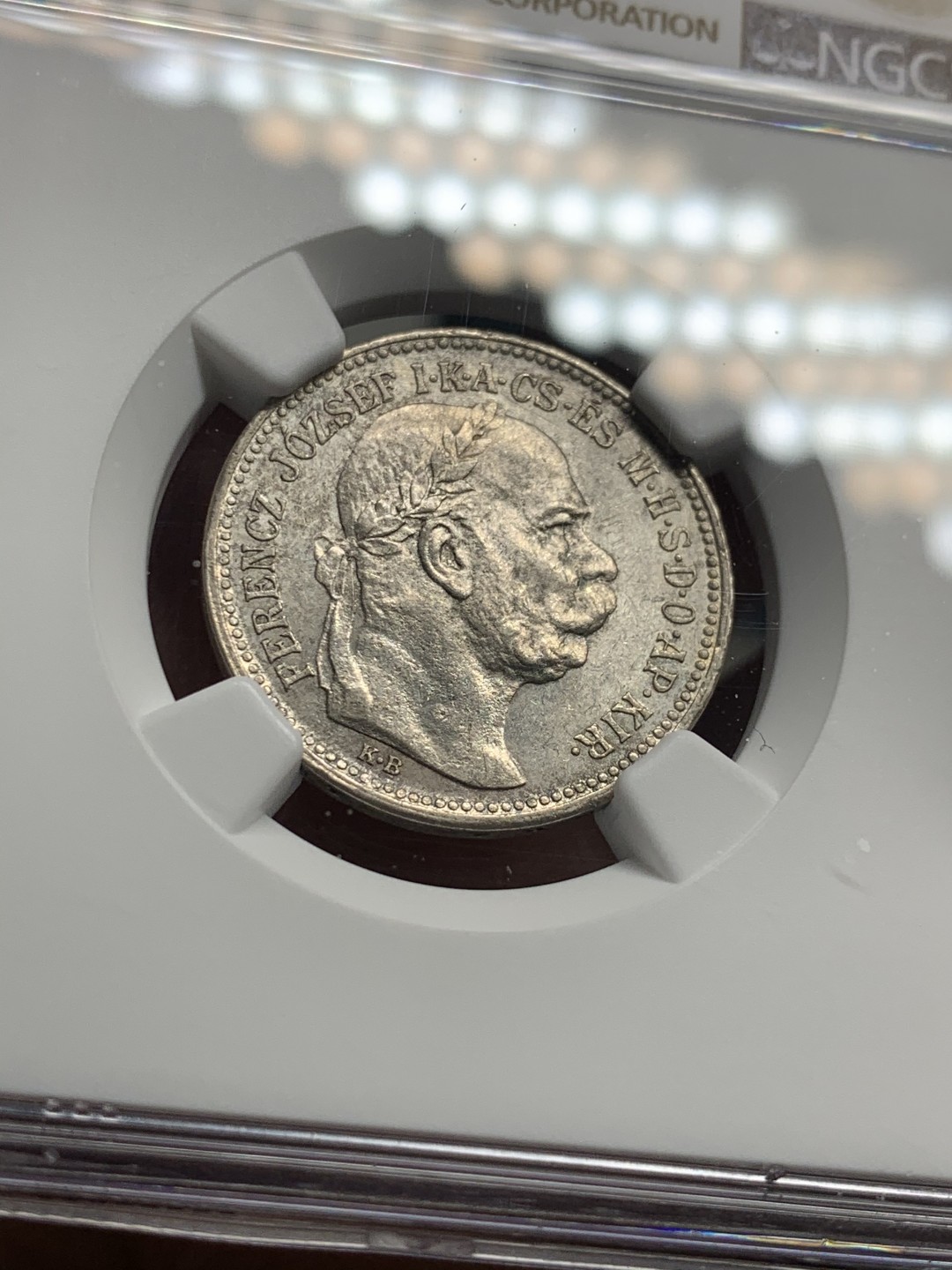 《竞宝斋》第59场-本周日，周一2场连拍（全场不限金额包邮） NGC-MS62 匈牙利 1915年 歪皇冠 1克朗银币 淡彩高细节