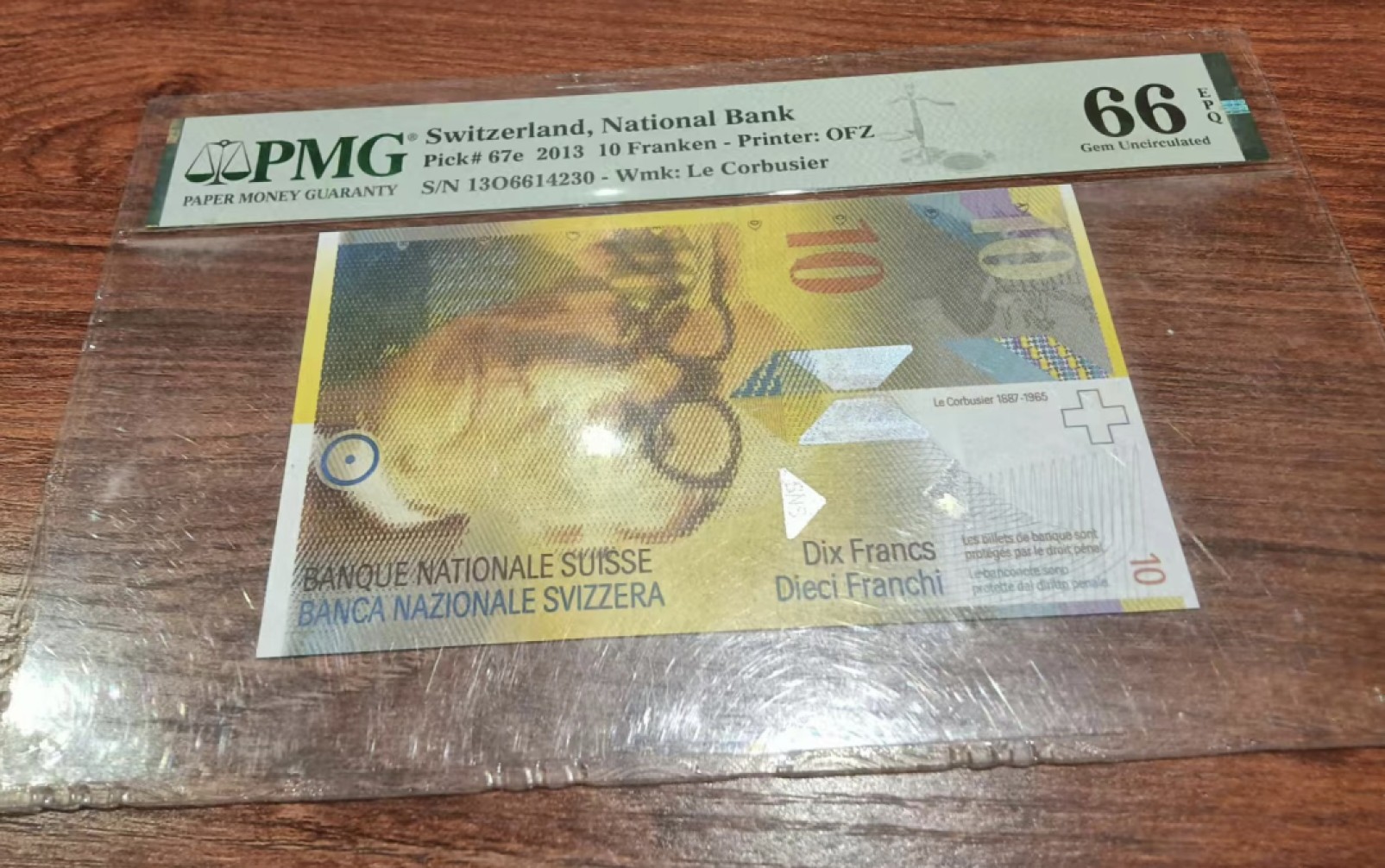 Chase Auction 第11期- - 中外纸币、民国钞联拍！ 2013年瑞士10瑞郎，PMG66分，人像版！壳子有些花，介意勿拍！