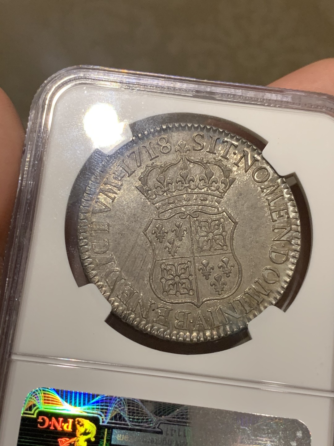 《竞宝斋》第59场-本周日，周一2场连拍（全场不限金额包邮） NGC-MS62 1718年法国路易十五埃居 少见幼儿头像，铁灰色包浆，深打，减重痕较少