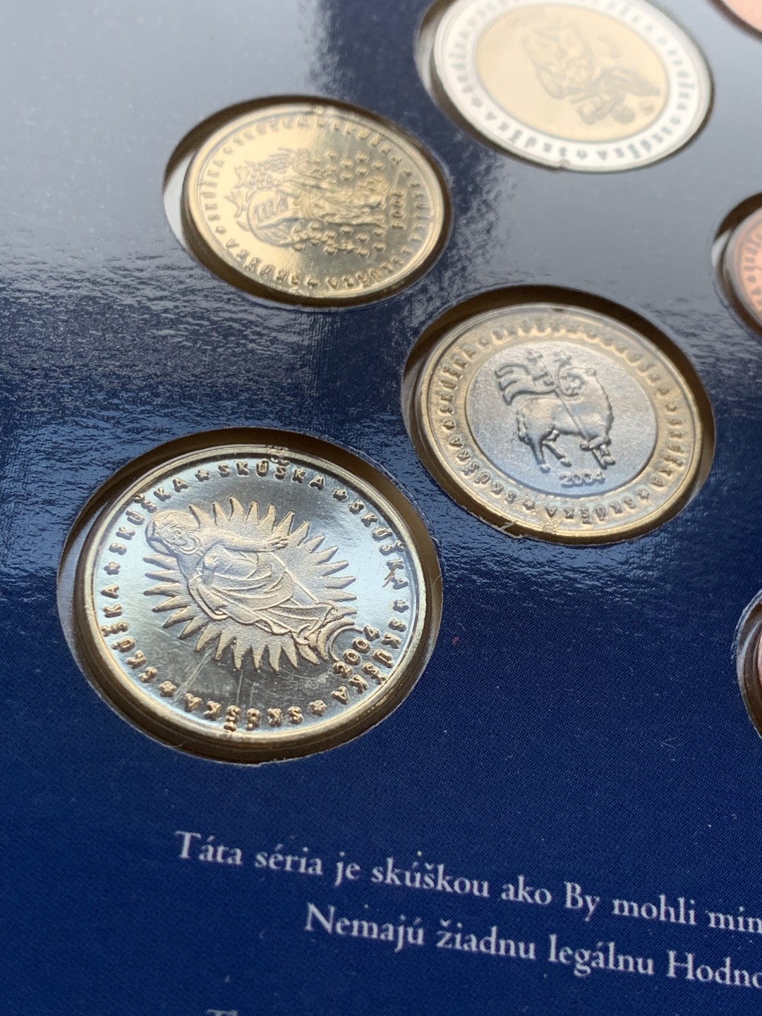 《竞宝斋》第59场-本周日，周一2场连拍（全场不限金额包邮） 斯洛伐克2004年 8枚套 欧元臆造币
