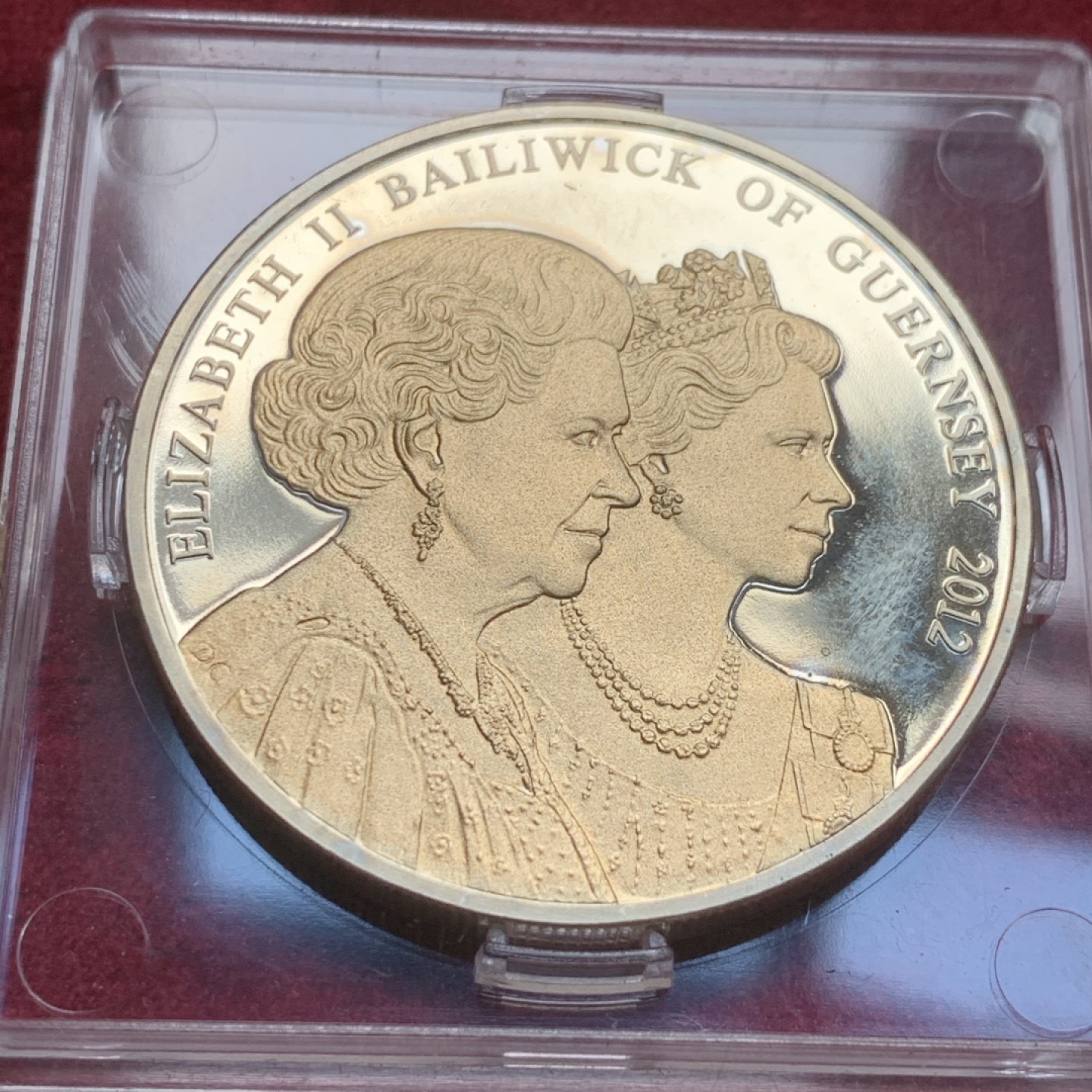 《竞宝斋》第59场-本周日，周一2场连拍（全场不限金额包邮） 英属格恩济2012年5镑 彩色女王纪念币