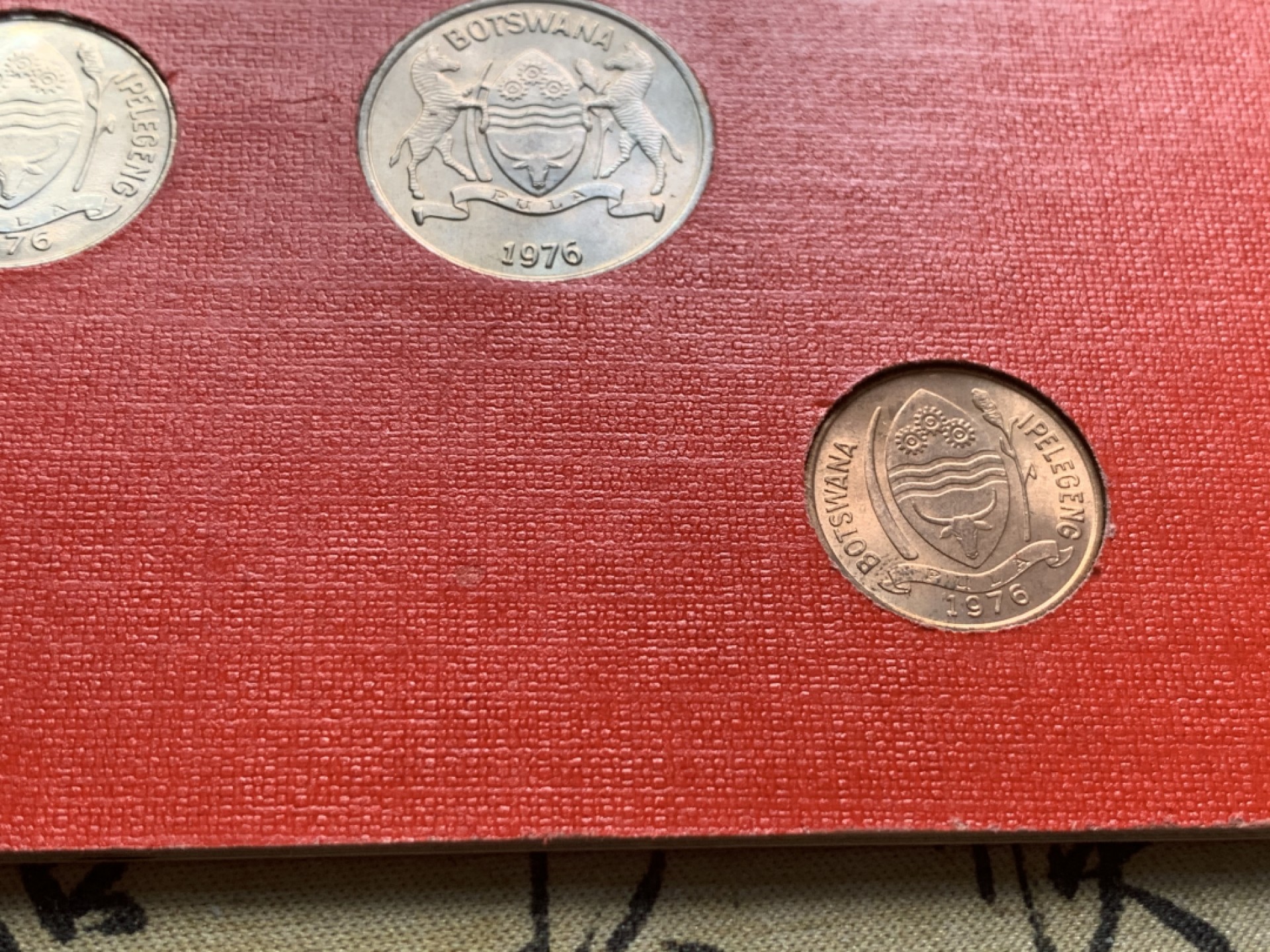 《竞宝斋》第59场-本周日，周一2场连拍（全场不限金额包邮） 博茨瓦纳1976年清年份套币全套UNC 1瑟比-1普拉共6枚