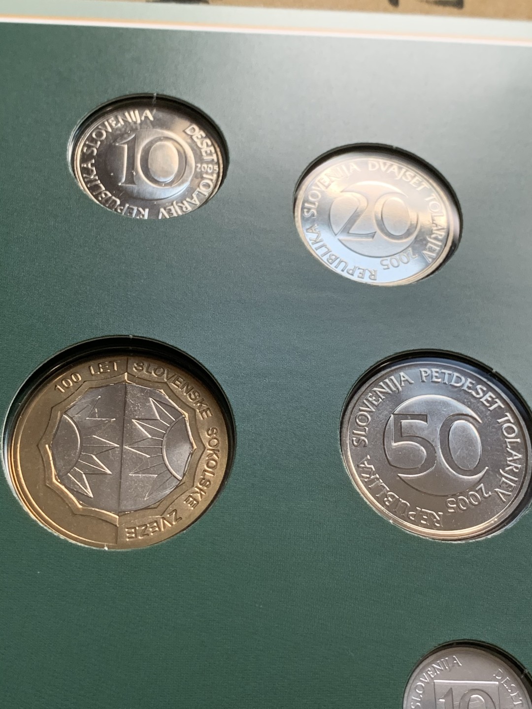 《竞宝斋》第59场-本周日，周一2场连拍（全场不限金额包邮） 斯洛文尼亚2005年套币