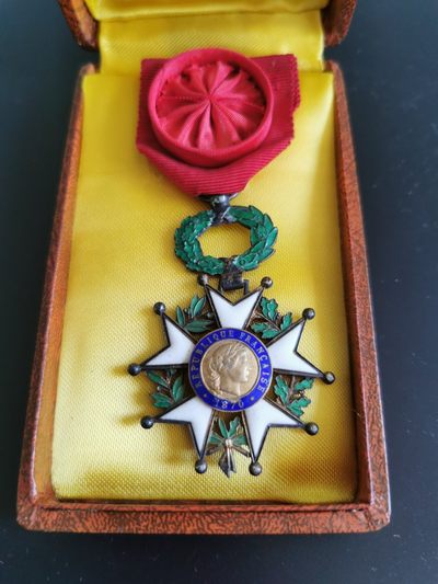 盛世勋华——号角文化勋章专场拍卖第21期 - 法国三共版军官级荣誉军团勋章 带原盒 银戳 宽边版本