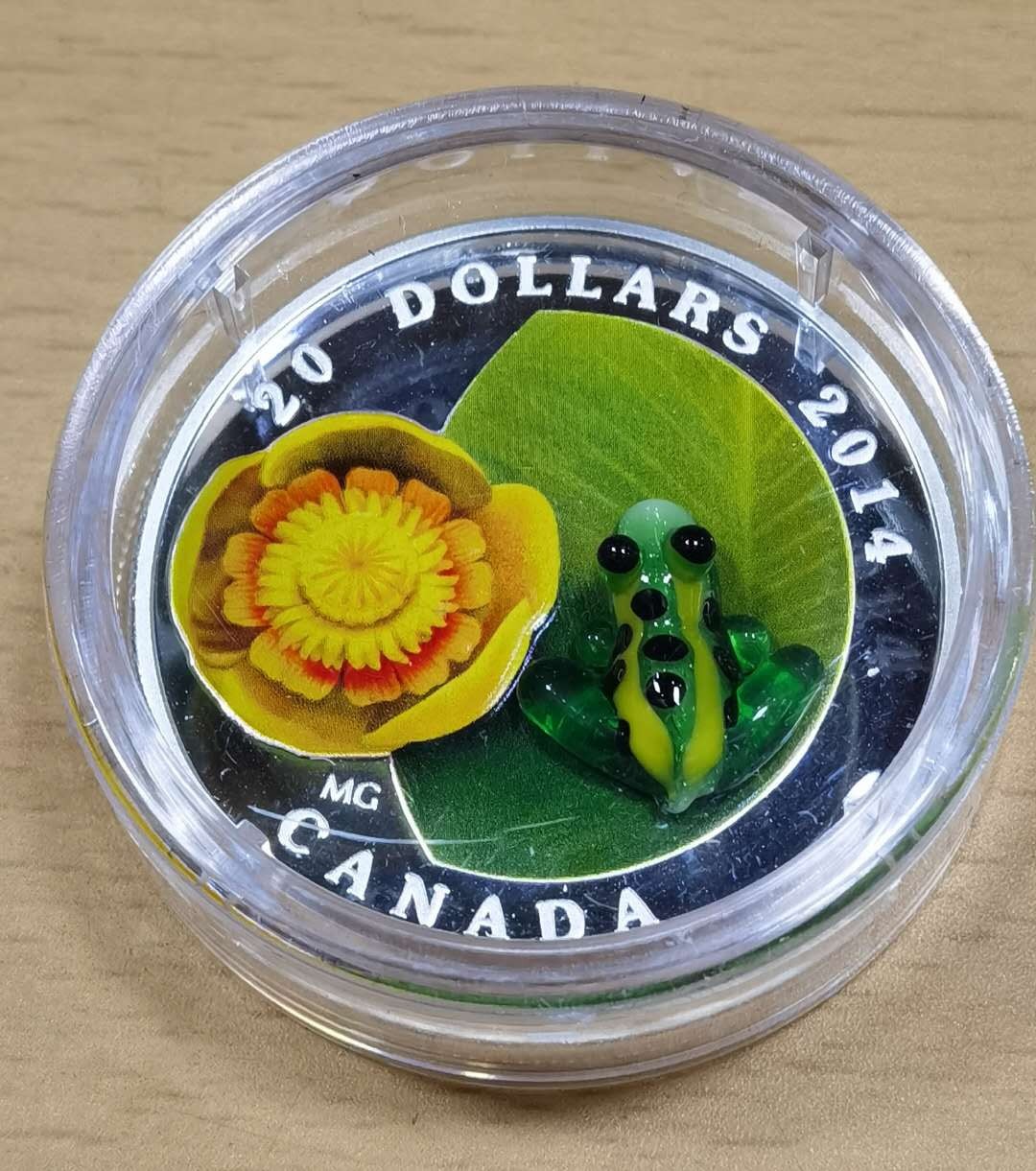 北京马甸外币专卖微拍第七十六期，外国金银币专场，陆续上新，欢迎关注。欢迎 2014年加拿大琉璃青蛙彩色银币，重1盎司，成色：9999，品相如图 
