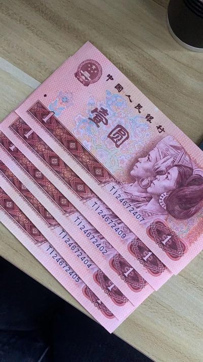 马金团拍！特殊品种801金长城漏印裸币，8002正面荧光超强金丝裸币