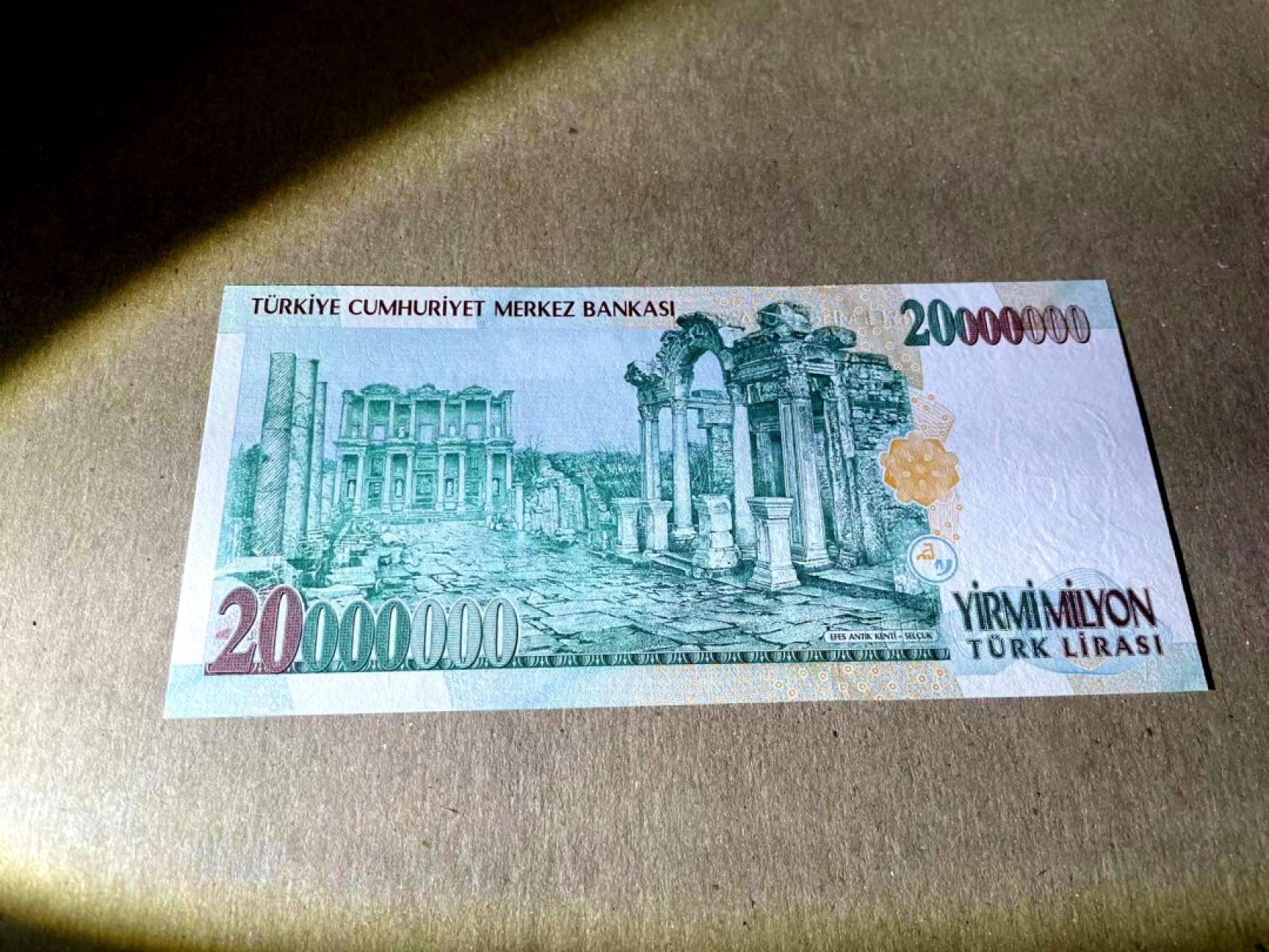 【Blue Auction】✨世界纸币精拍第186期——唯一冠军曼左尼（共77拍） 【早期雕刻版】土耳其 2001年2000万里拉 古迹精美 全新UNC 国父凯末尔