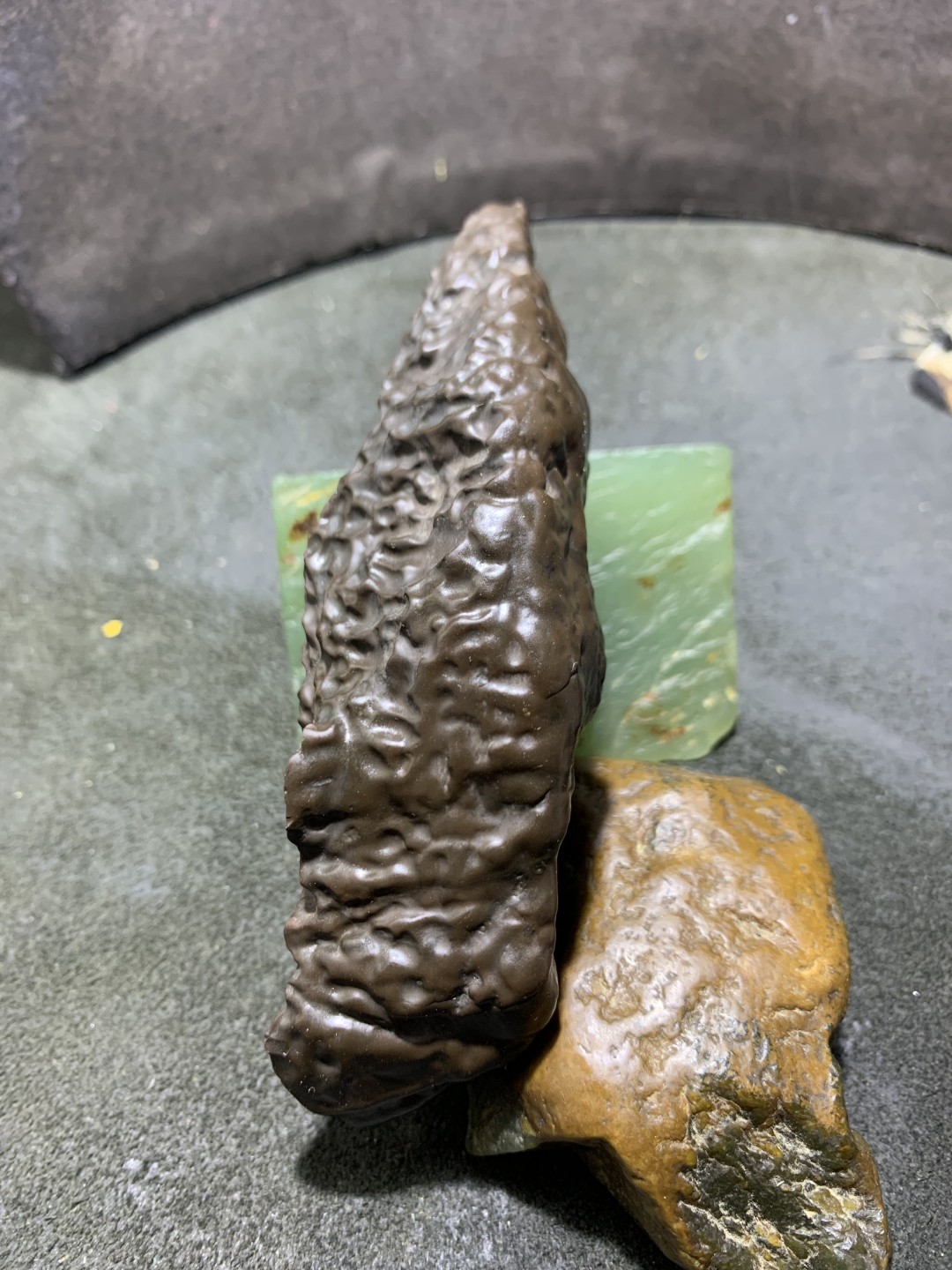 放福利，精美新疆泥石原石把件(镇纸，摆件)一块