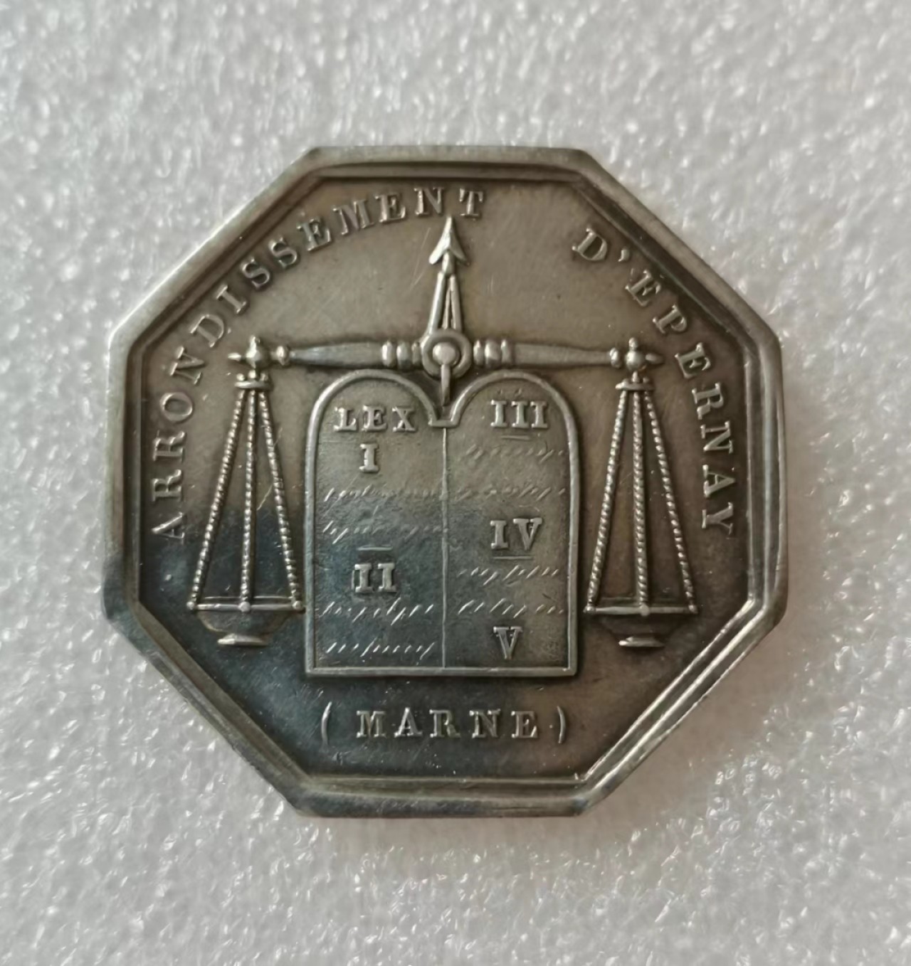 瓶子🏺第40期拍卖会 法国19世纪马恩公证处jeton银质八角