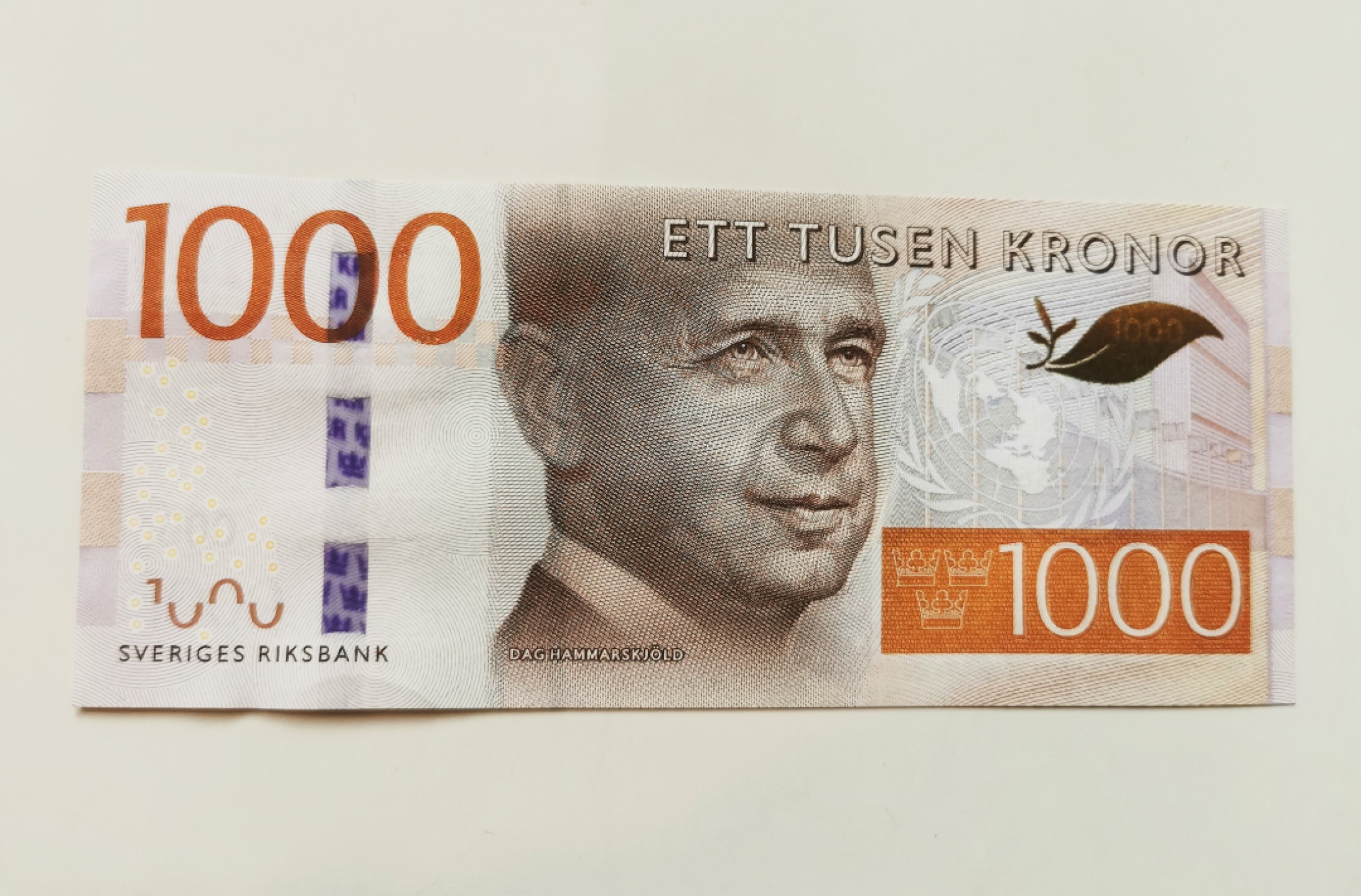 《张总收藏》60期——最美外币 瑞典1000克朗全新UNC 2015年，某宝无货，上涨品种，感觉比大胡子少很多
