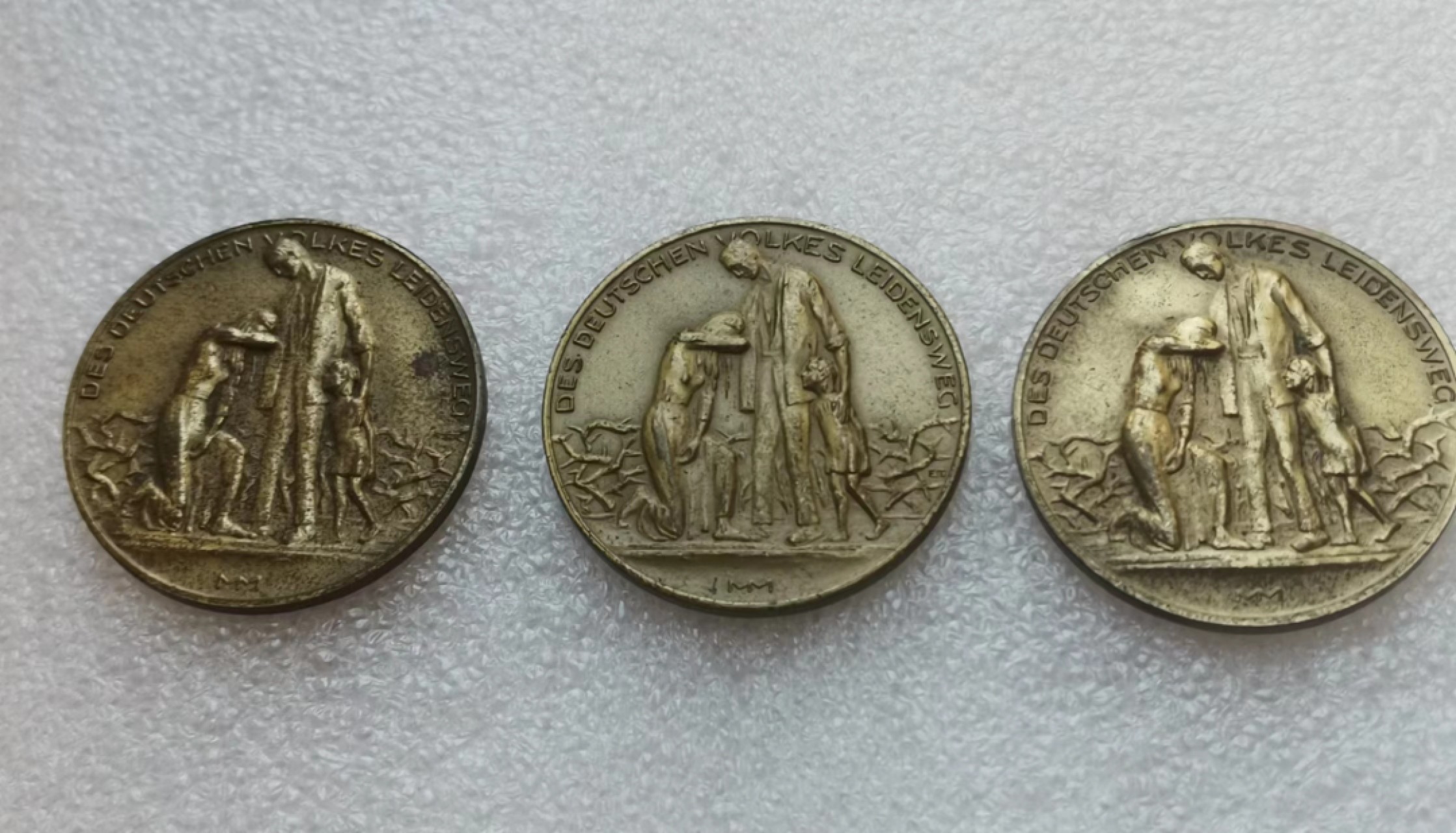 瓶子🏺第40期拍卖会 德国1923年紧张时期苦难的生活系列铜章3枚套（原盒）